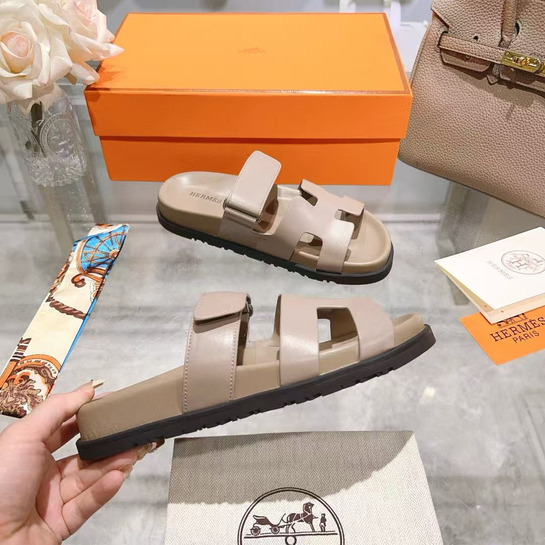 UA H**me5 Chypre Sandal