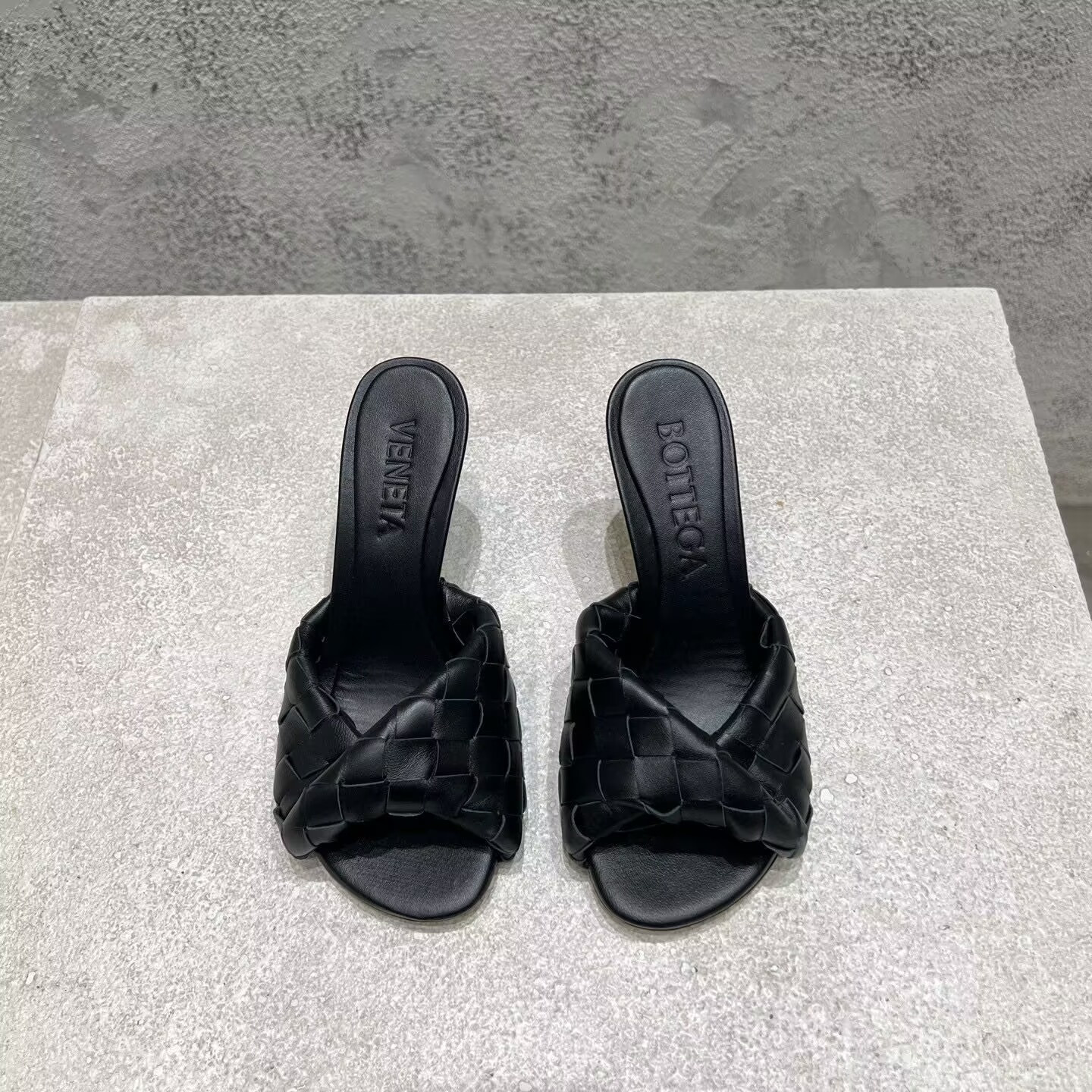UA B0tt*ga Ven*ta Blink Slides