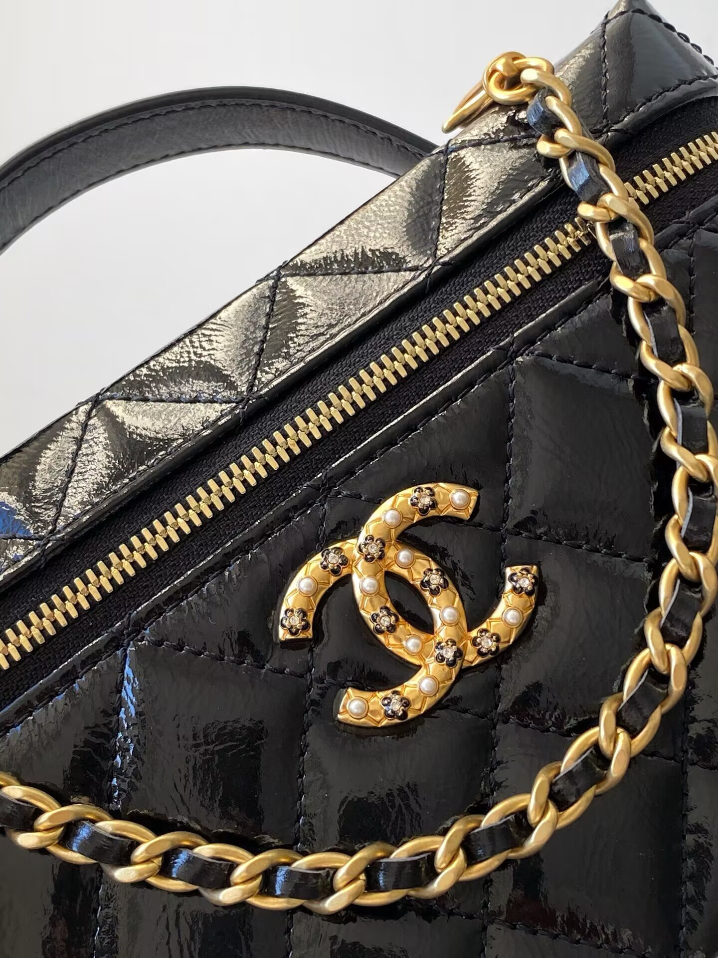 Ch**el Vanity with Chain 17x19x5cm