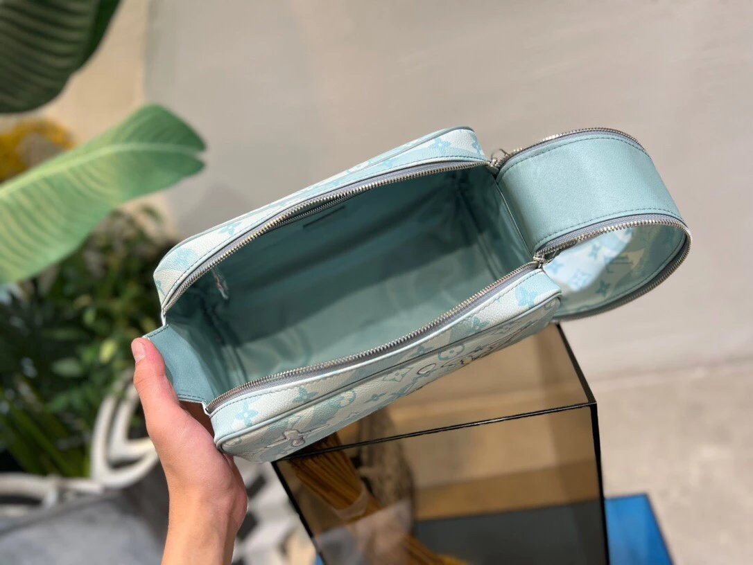 LV Dopp Kit M82337