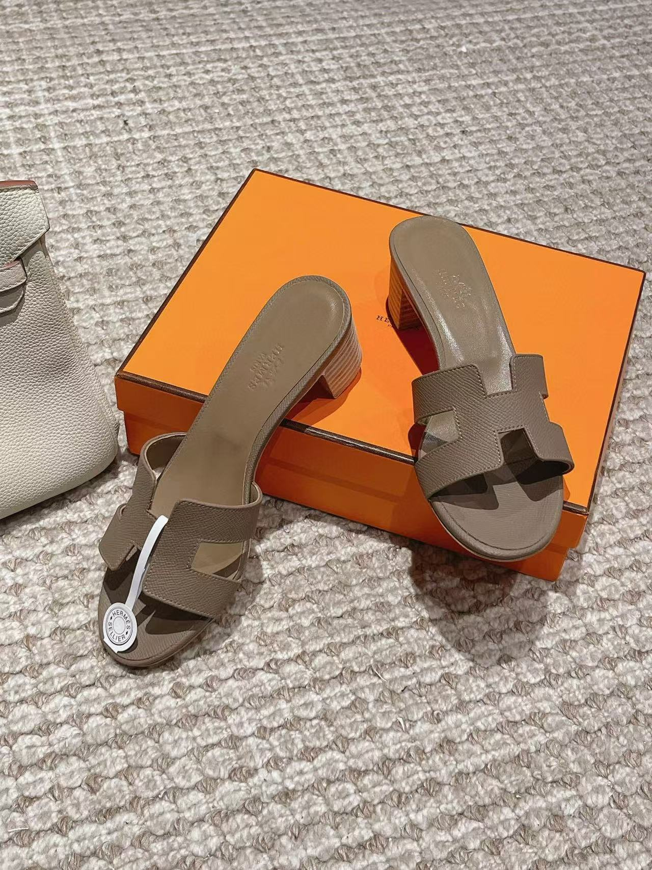 UA H**me5 Oasis sandal