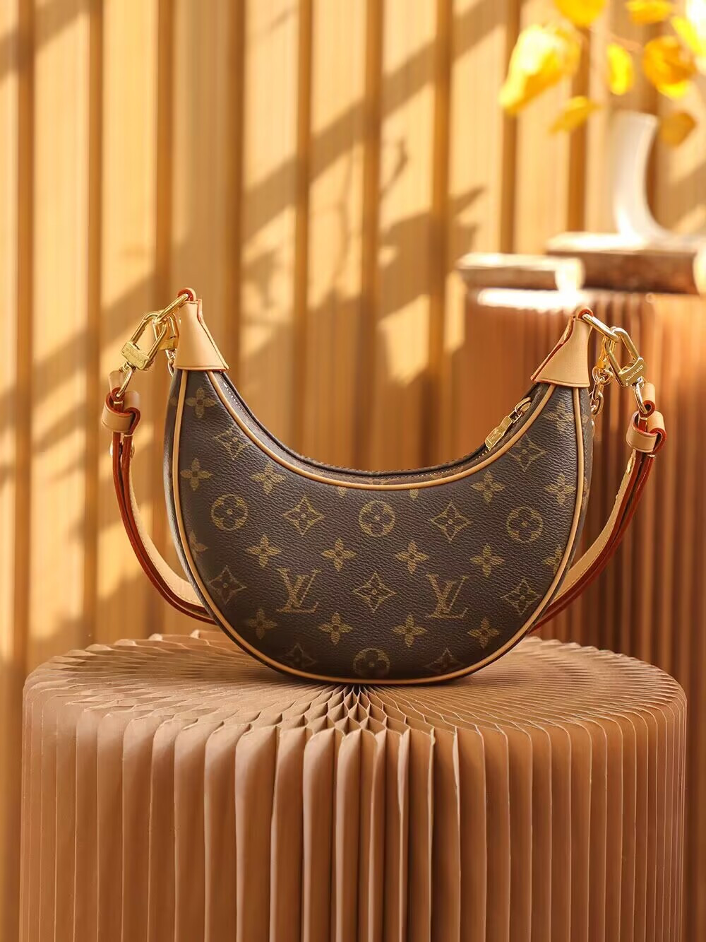 LV Loop M81098 23x13x6CM