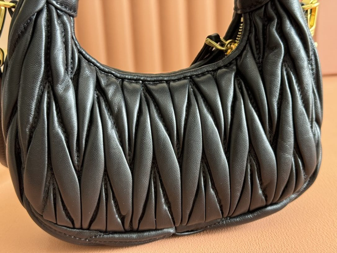 M1v M1v wander matelassé nappa leather hobo mini-bag 14x17.5x5.5cm