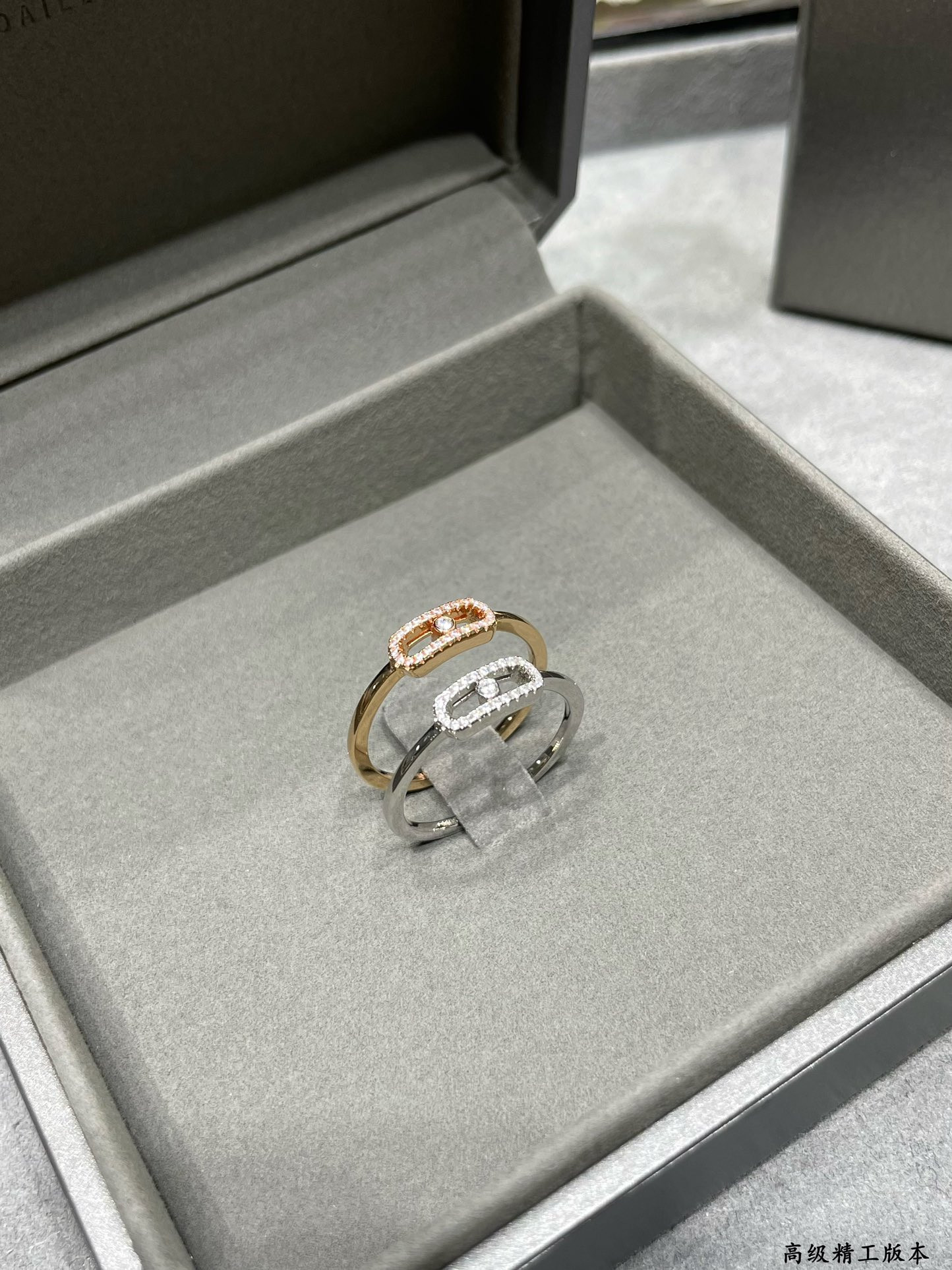 Mes1kaa single d1am0nd moving ring