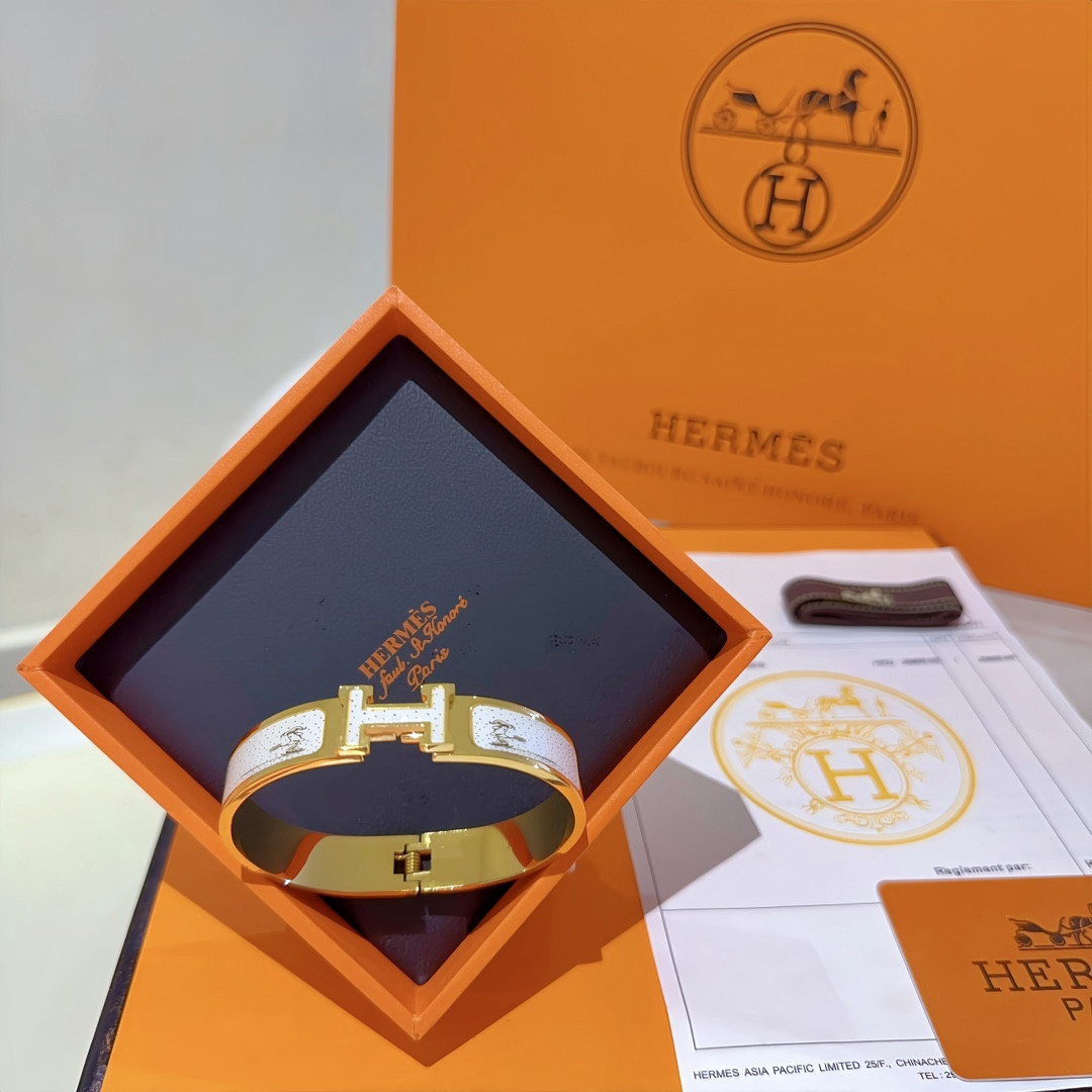 H**me5 enamel bracelet