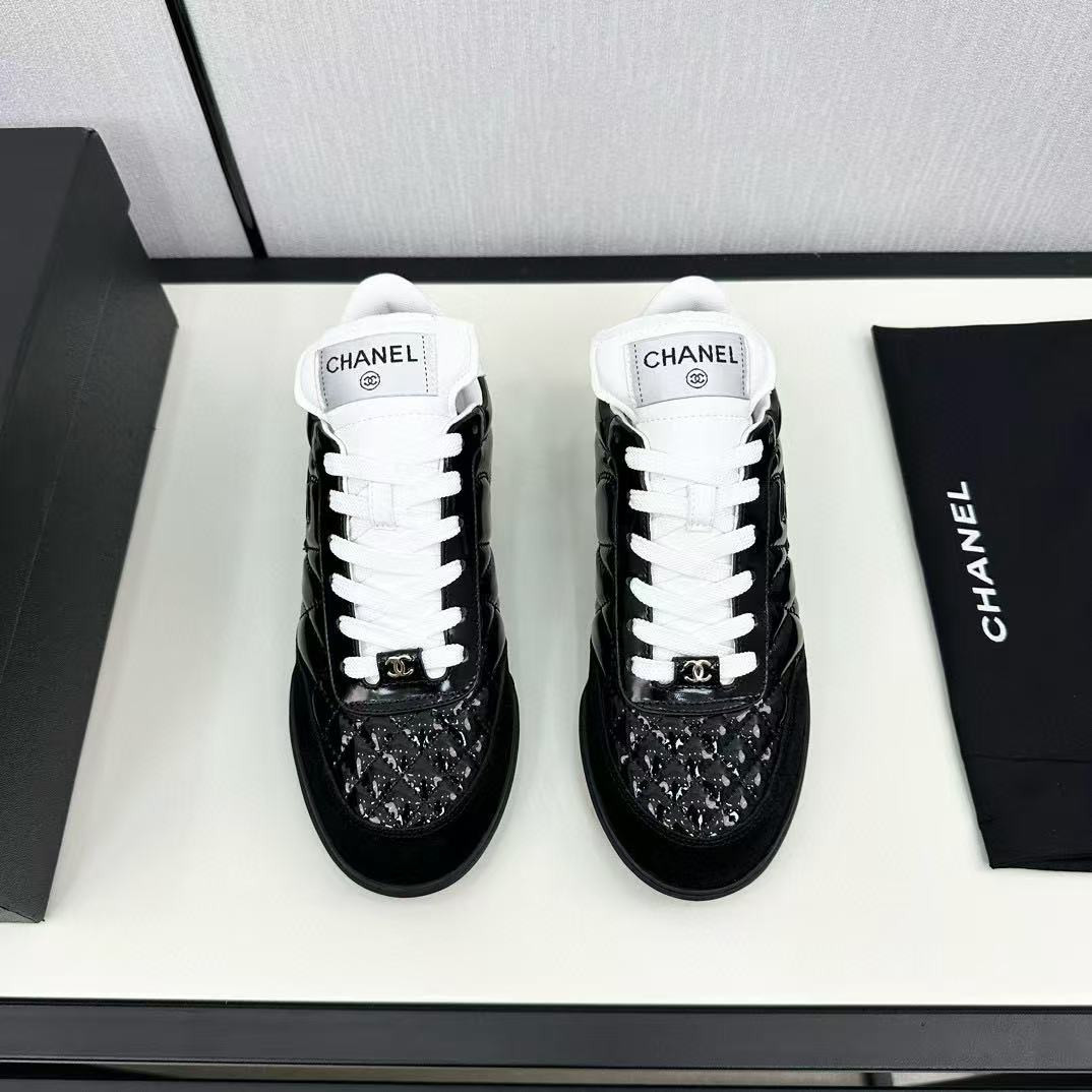 UA Ch**el SNEAKER
