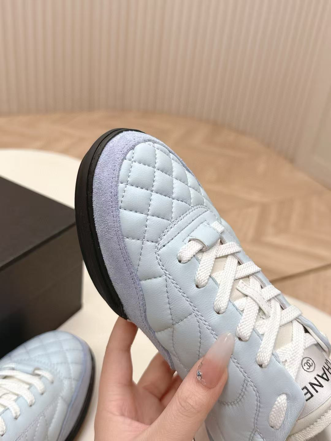 UA Ch**el SNEAKER