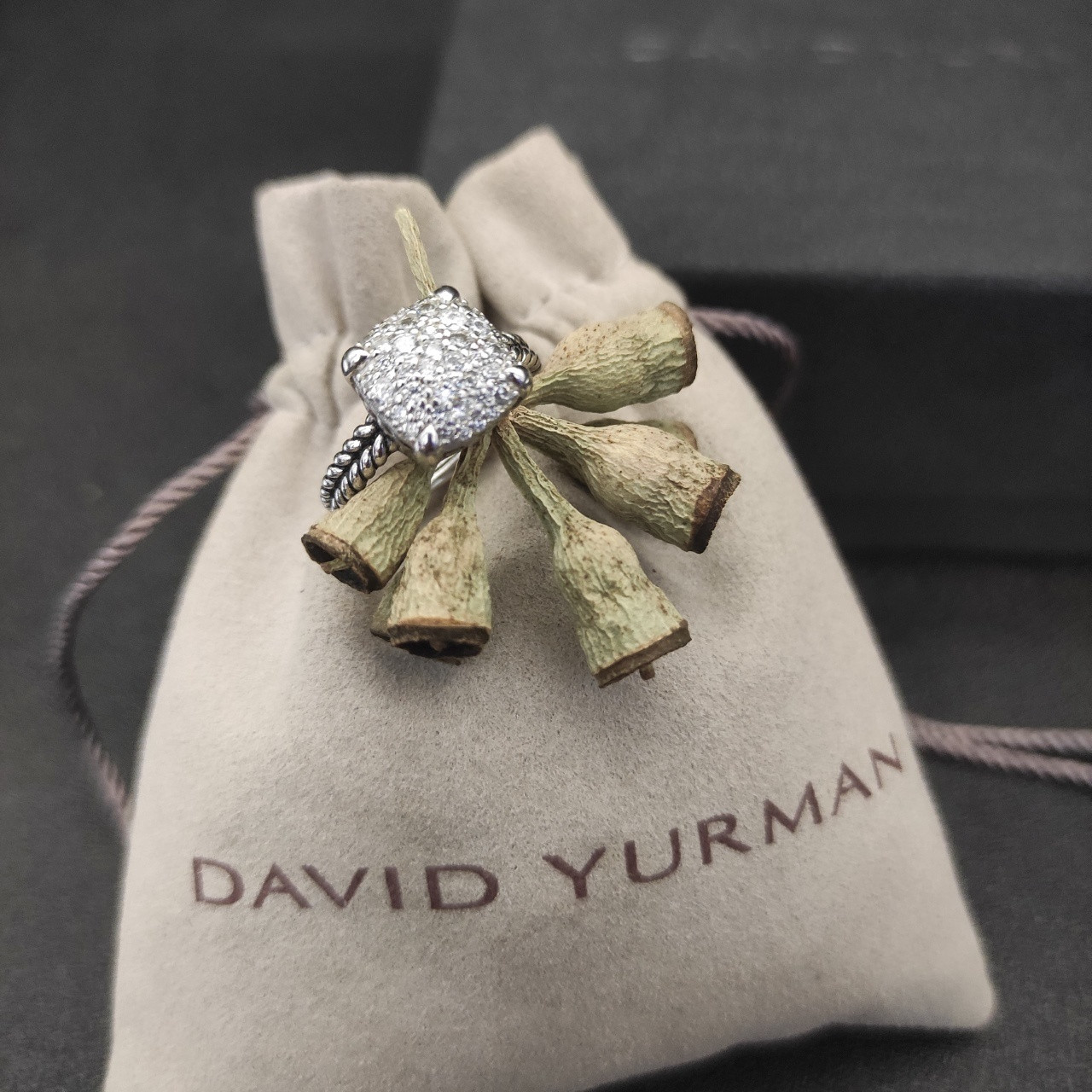 dau1d Yvrm*n four prong full d1am0nd ring