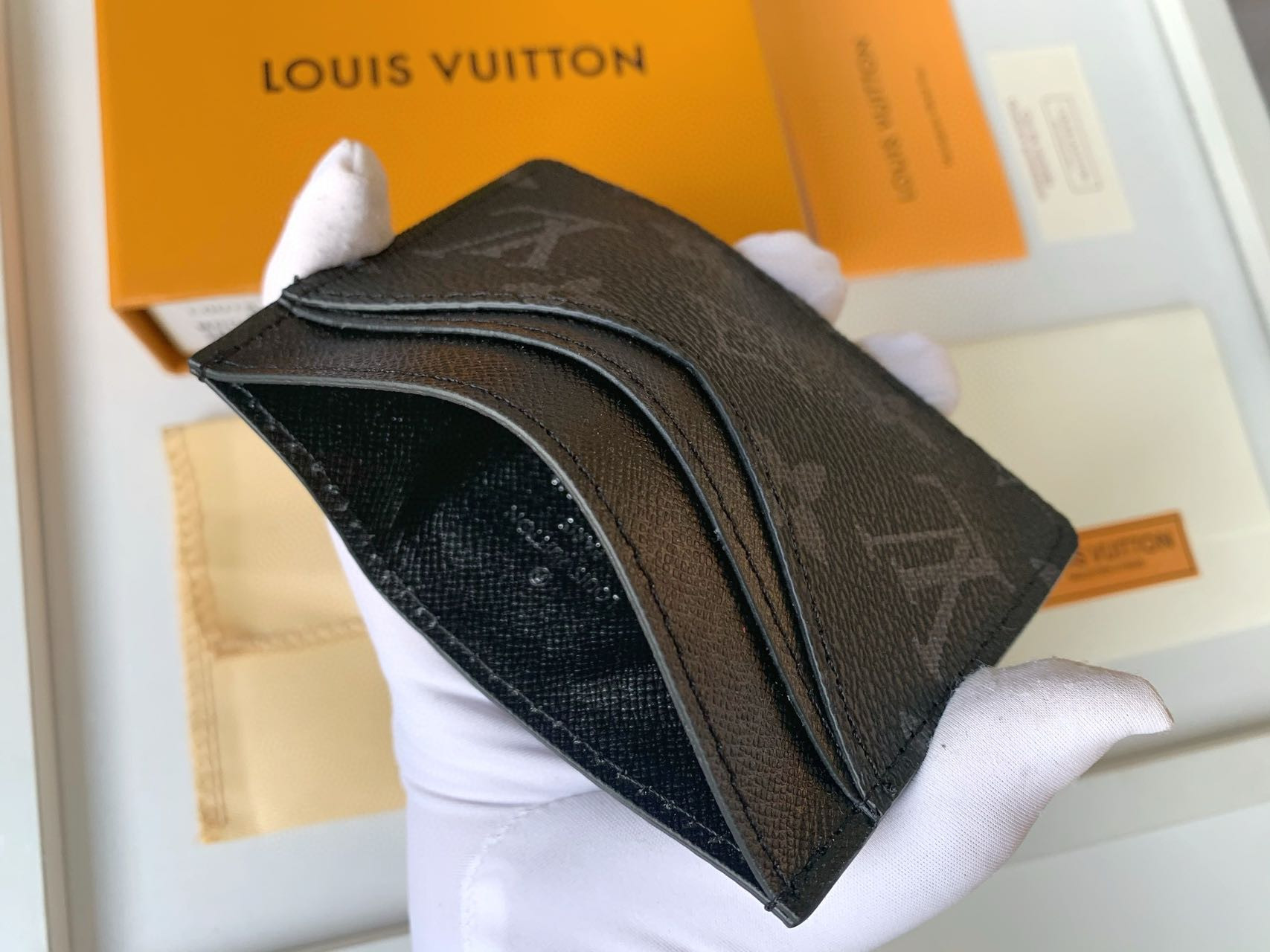 L0vis Vvtt0n LV CARD HOLDER Black 8X11CM
