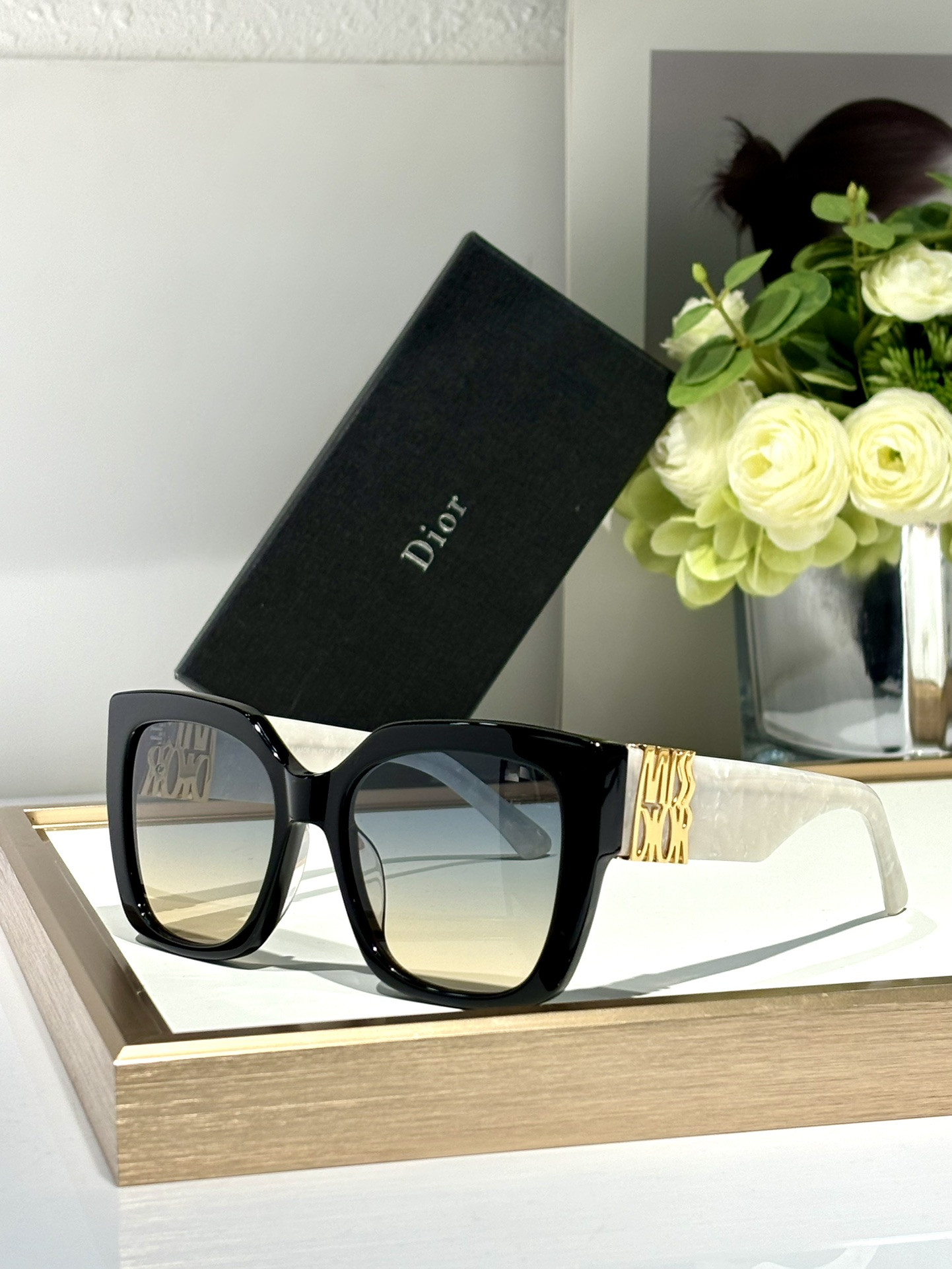 D10r Glasses