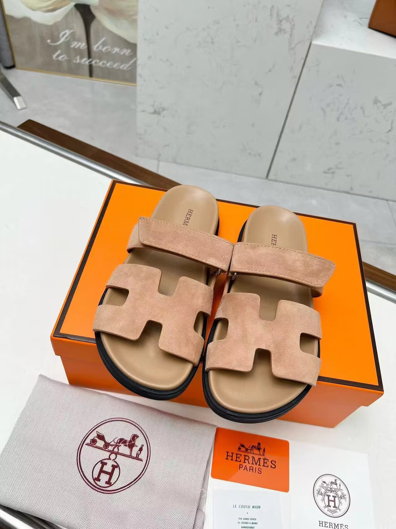 UA H**me5 Chypre sandal