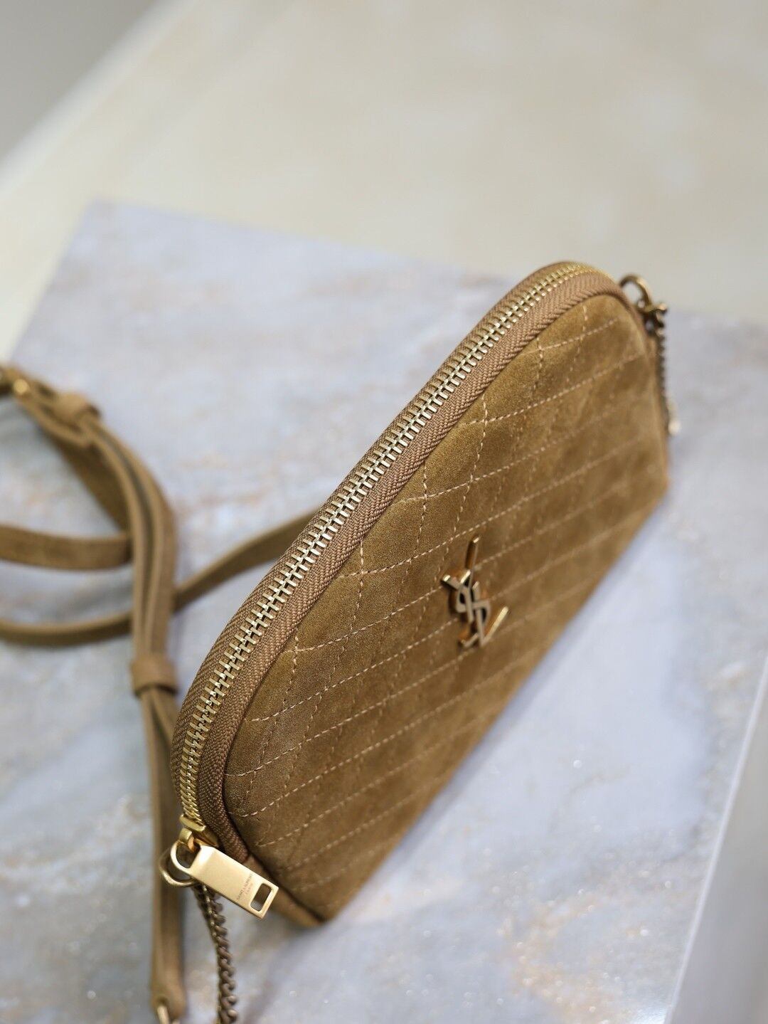 Y51 Gaby ZIPPED POUCH IN SUEDE 18x13x3.5cm