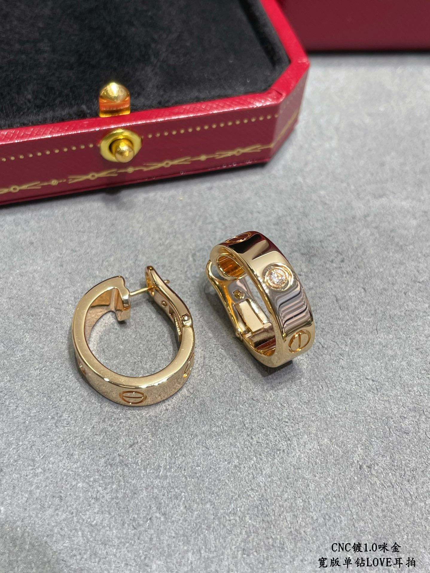 Ca*t1er Wide version single D1am0nd LOVE Earrings