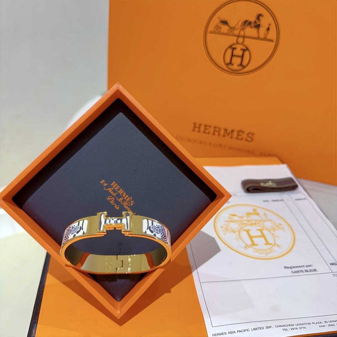 H**me5 enamel bracelet