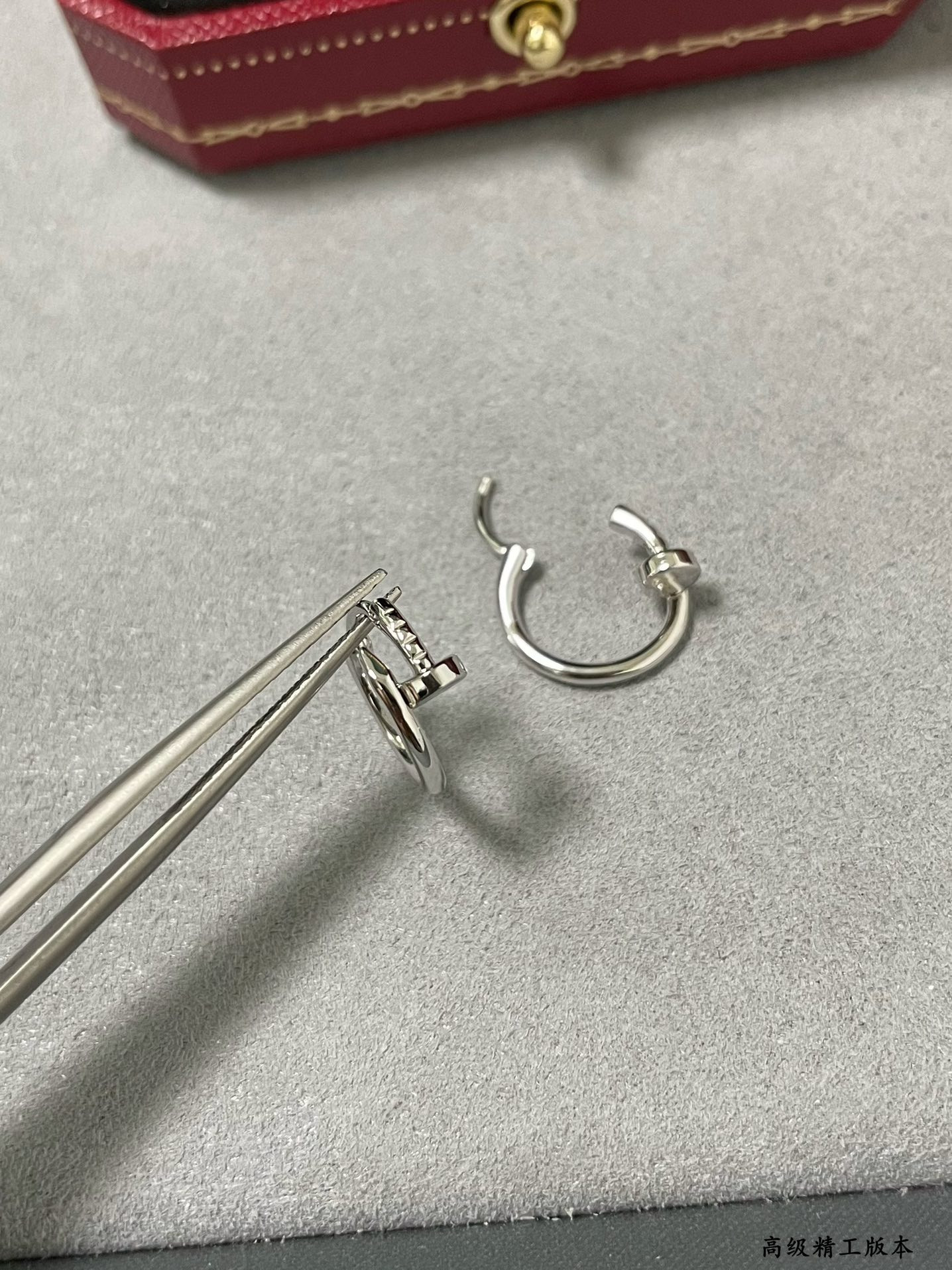 Ca*t1er Mini smooth nail hoop Earrings