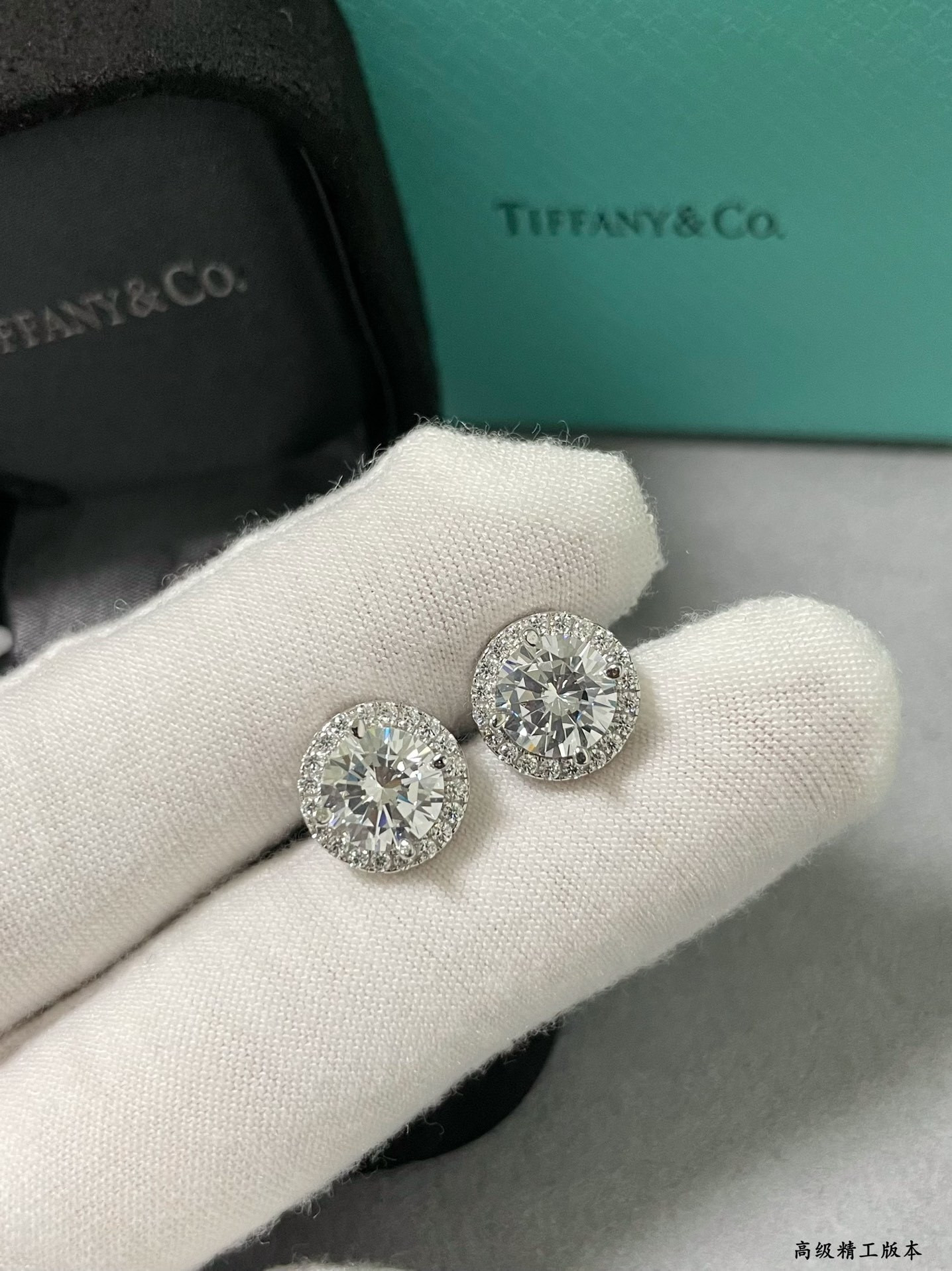 t*f*ny & co. halo D1am0nd stud earrings