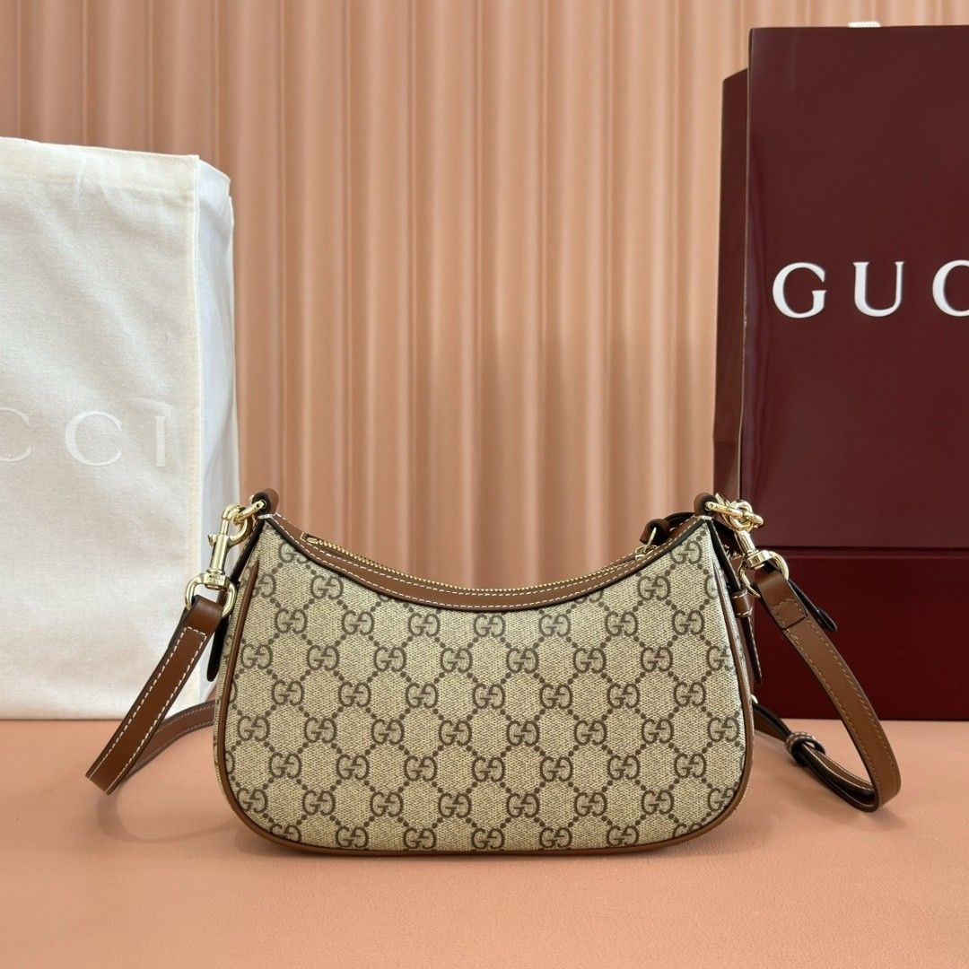 Gvc*1 GG Emblem Small Shoulder Bag 24x16.5x6cm