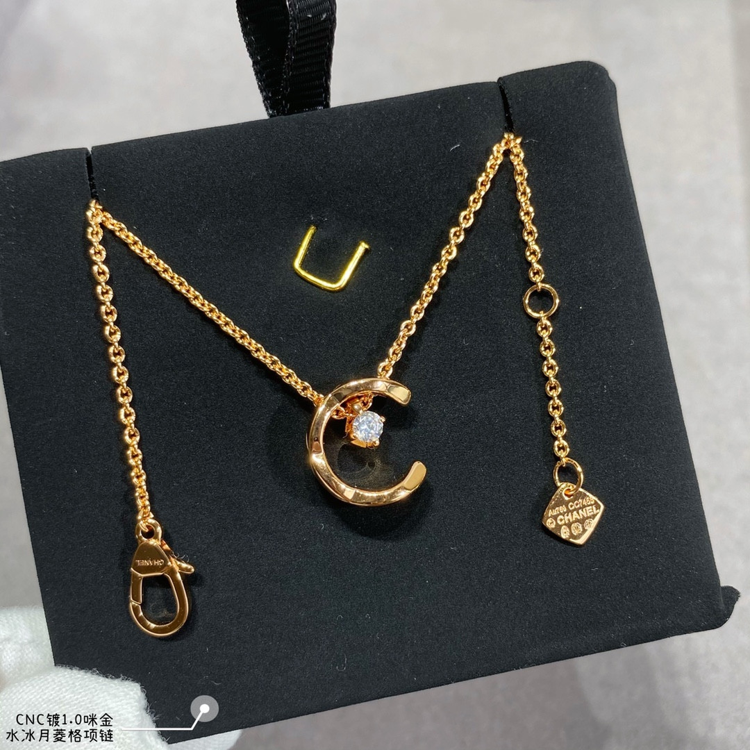 Ch**el Carved D1am0nd-shaped Sailor Moon Necklace