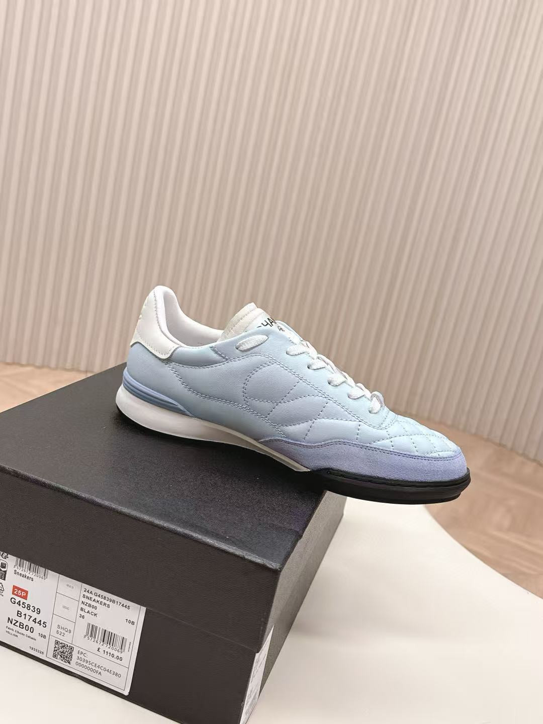 UA Ch**el SNEAKER