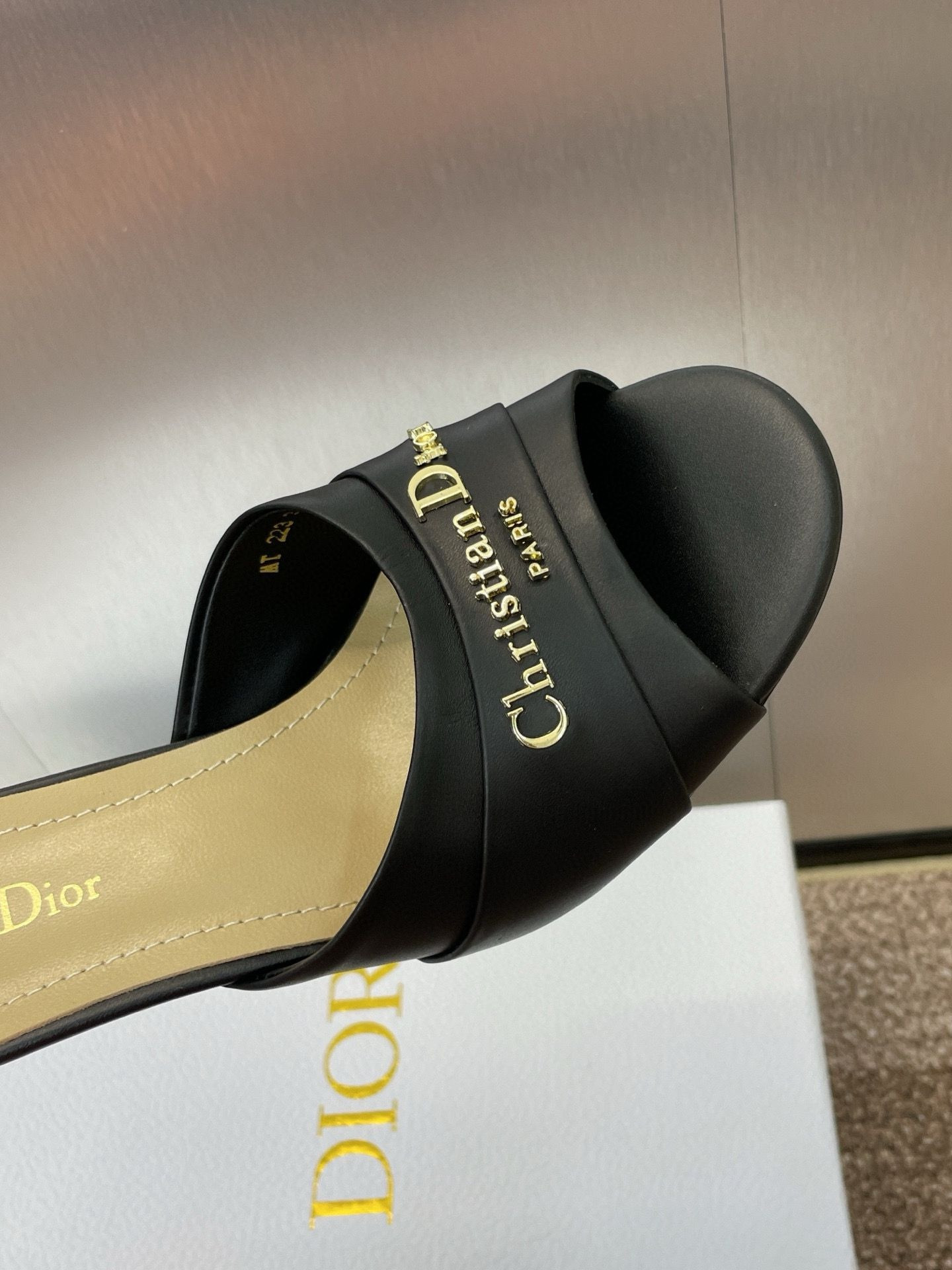 UA D10r Heeled Slide