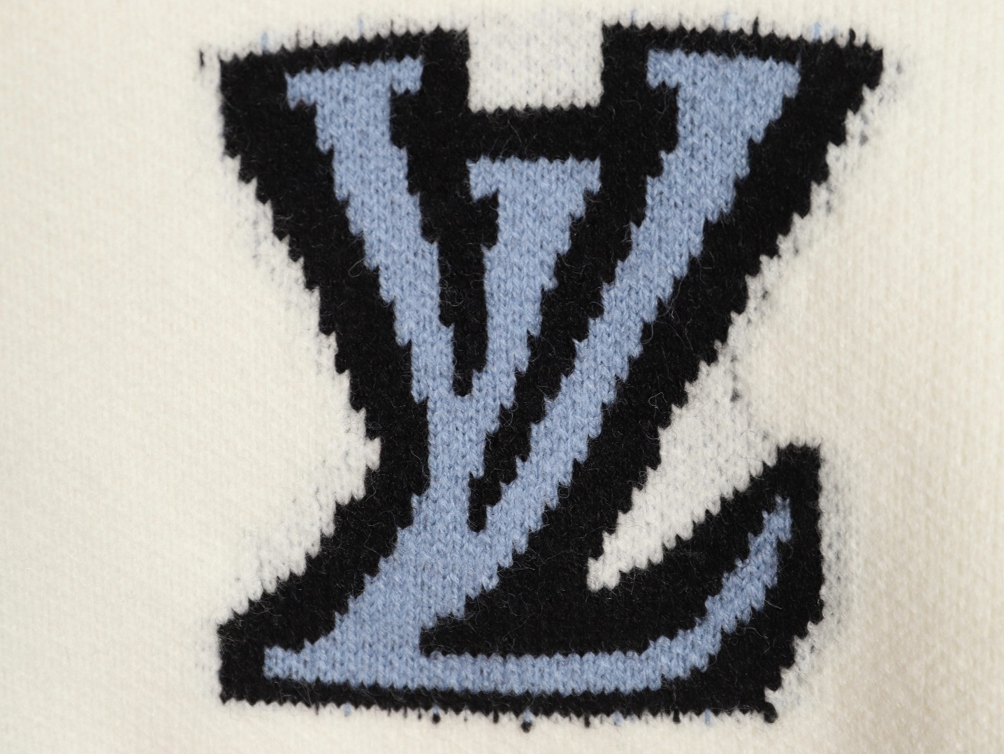 L0vis Vvtt0n 25ss Sweaters