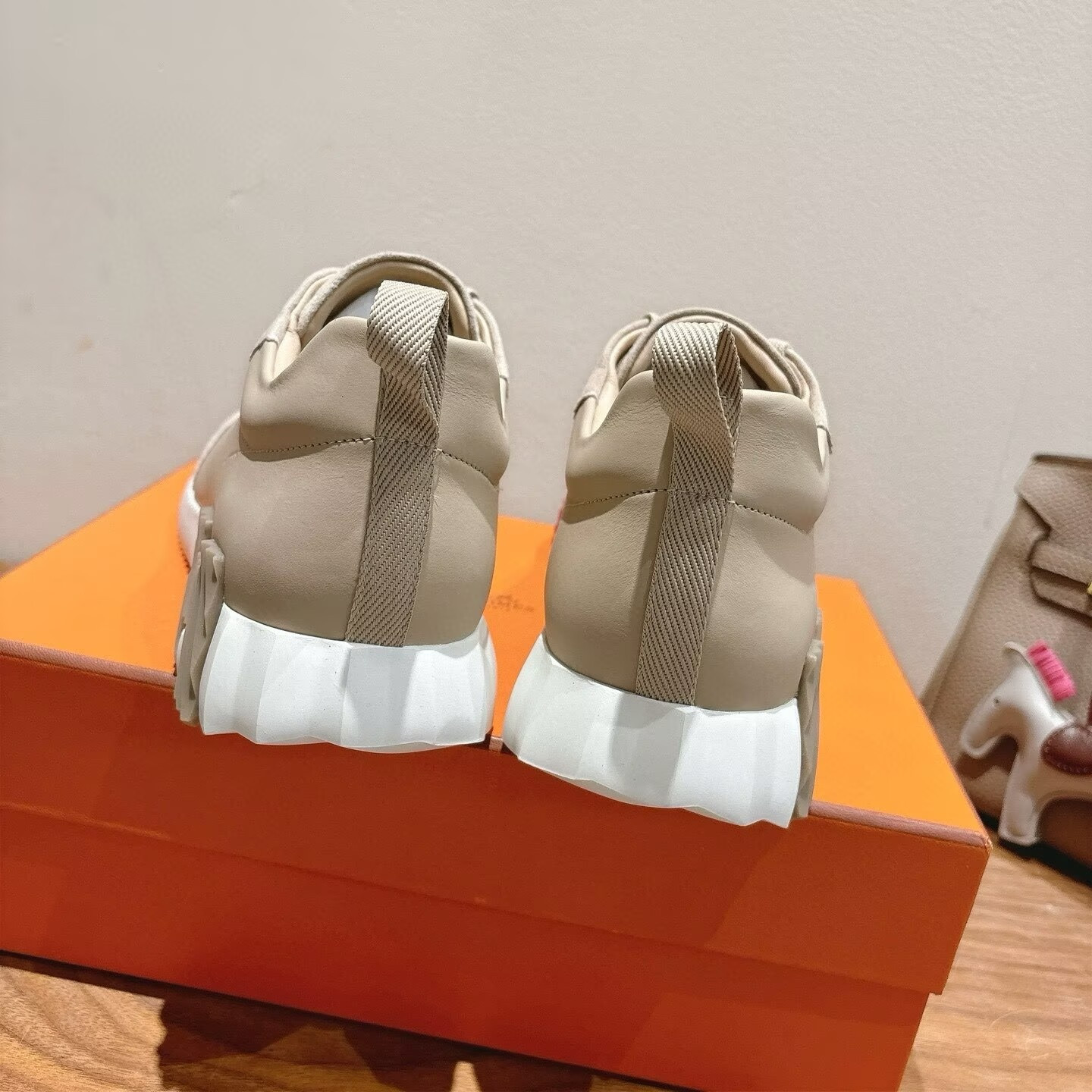 ua H**me5 bouncing sneaker