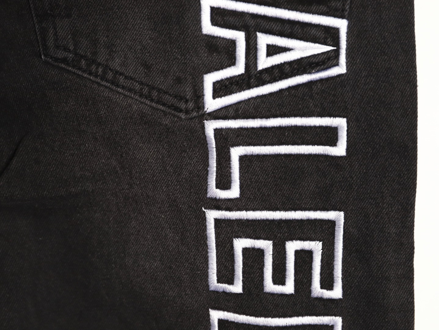 Ba1en*iaga Jeans