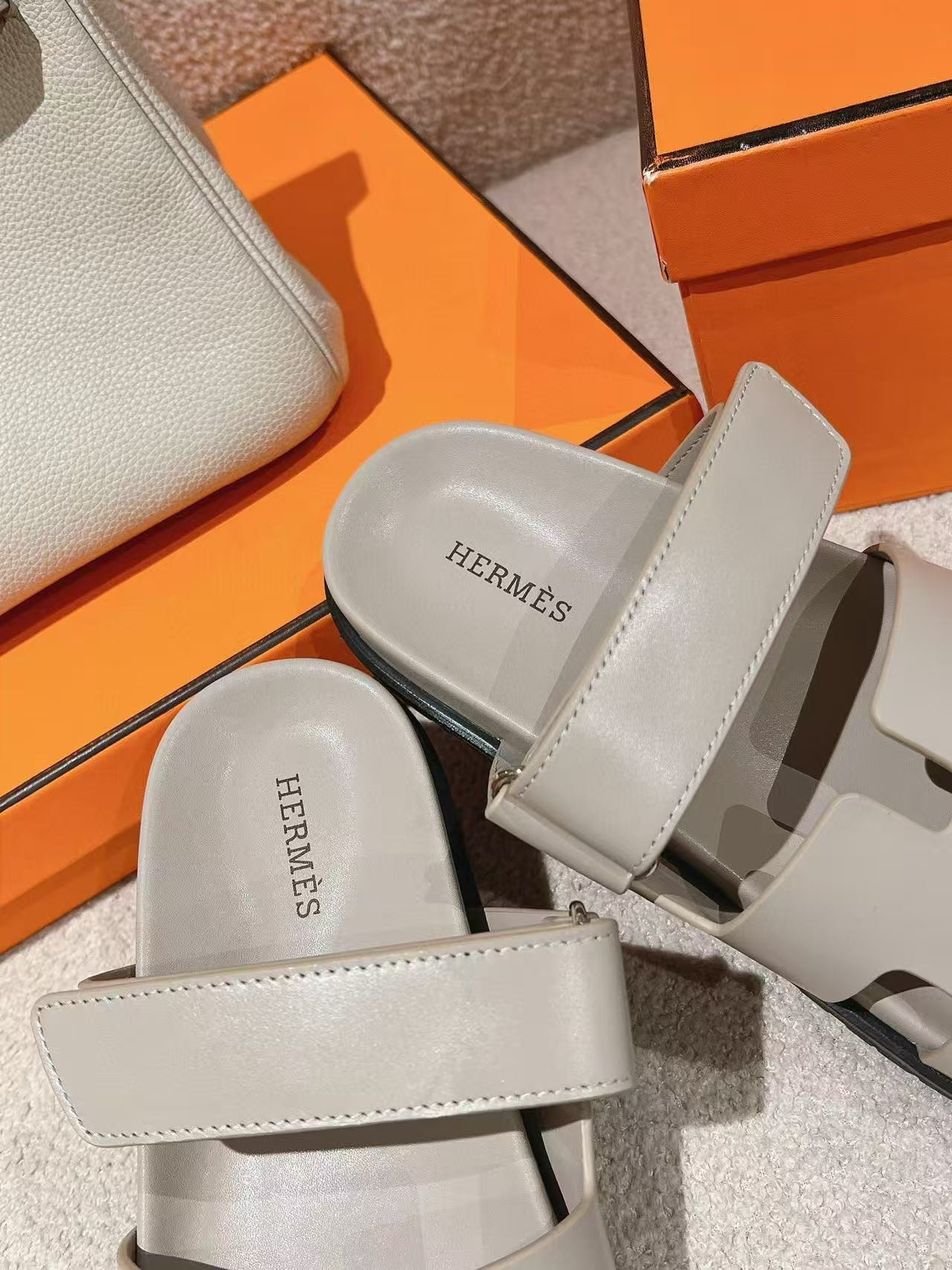 UA H**me5 Chypre Sandal