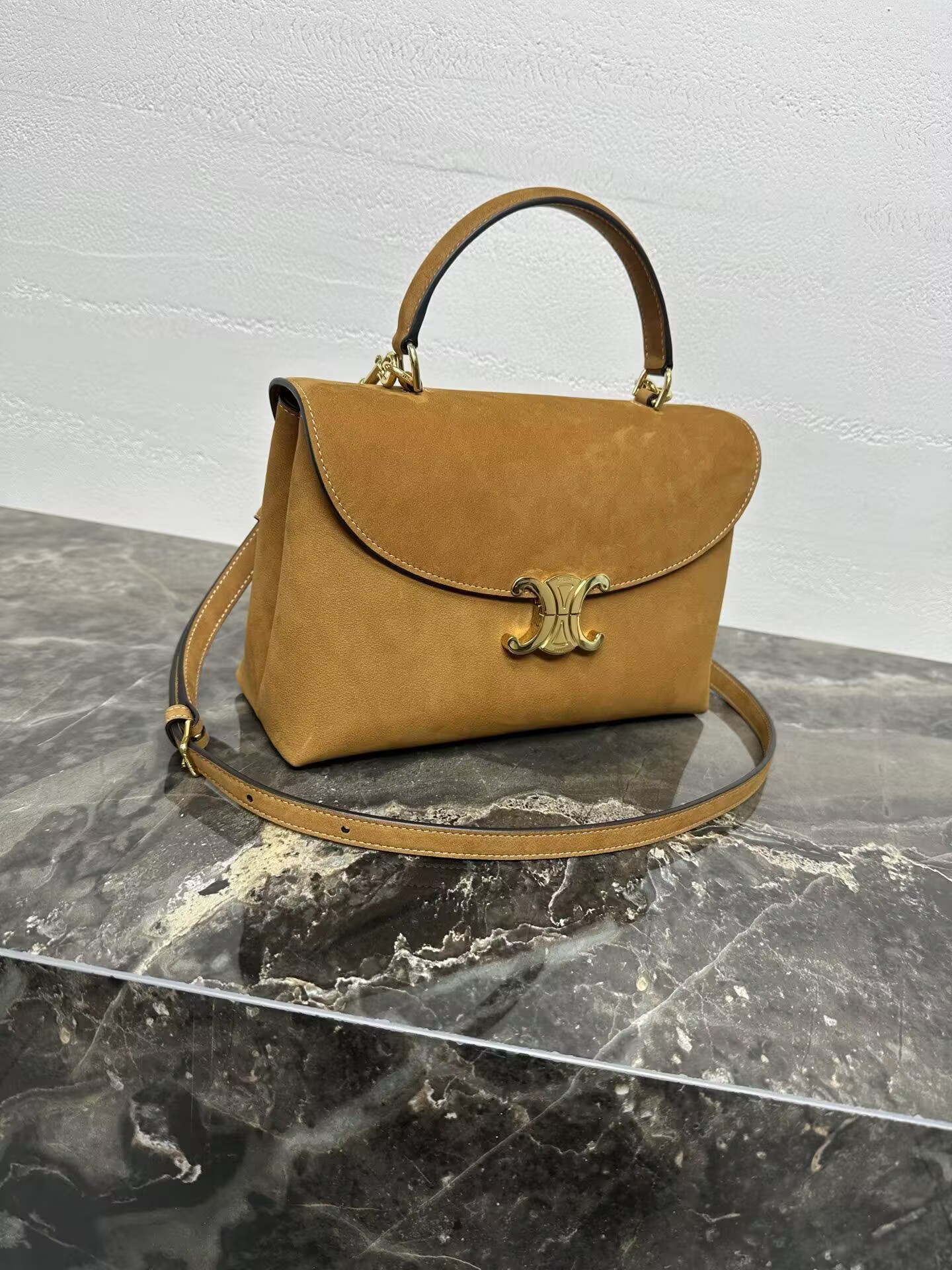 Ce1i*e MEDIUM NINO BAG IN NUBUCK CALFSKIN 25x17.5x10cm