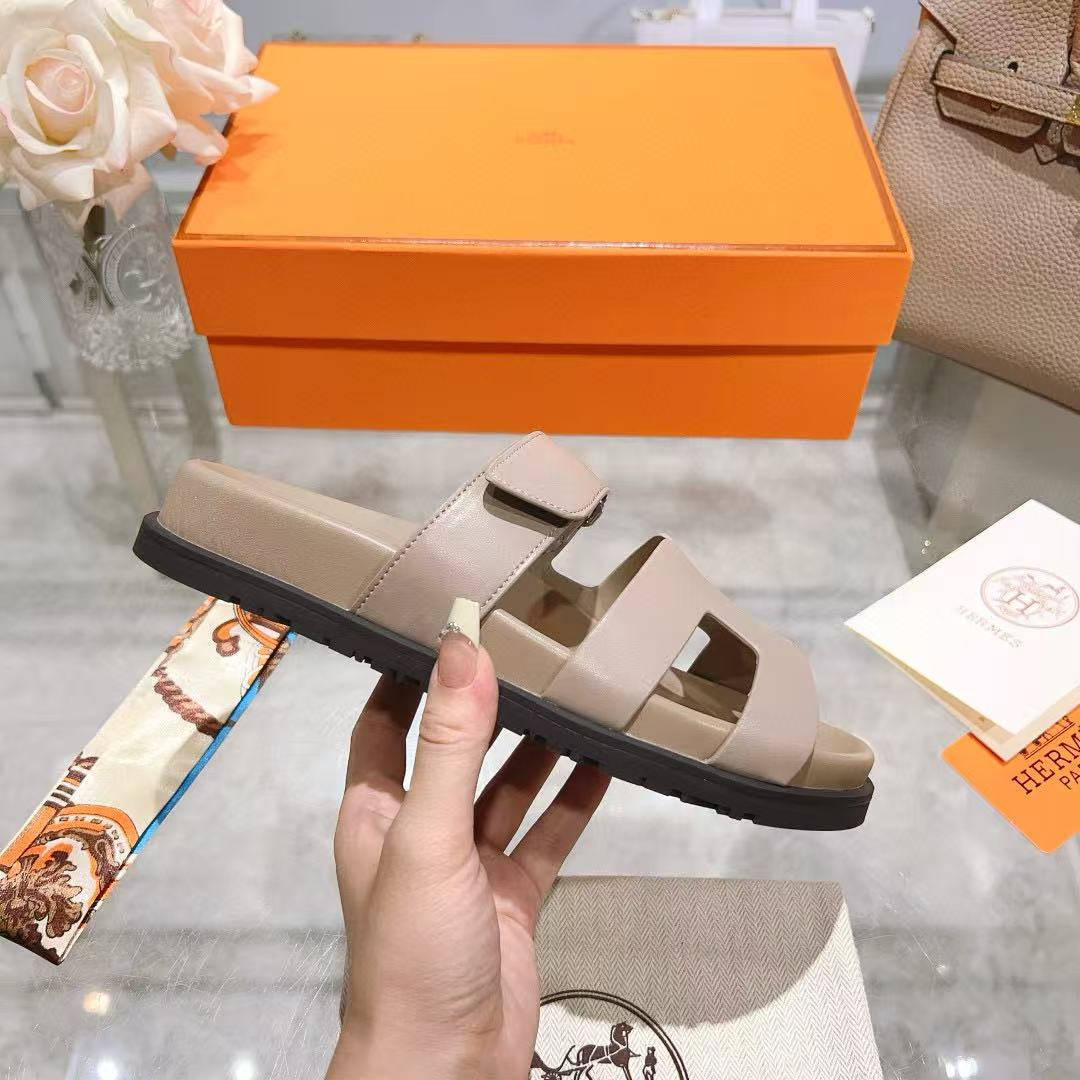 UA H**me5 Chypre Sandal