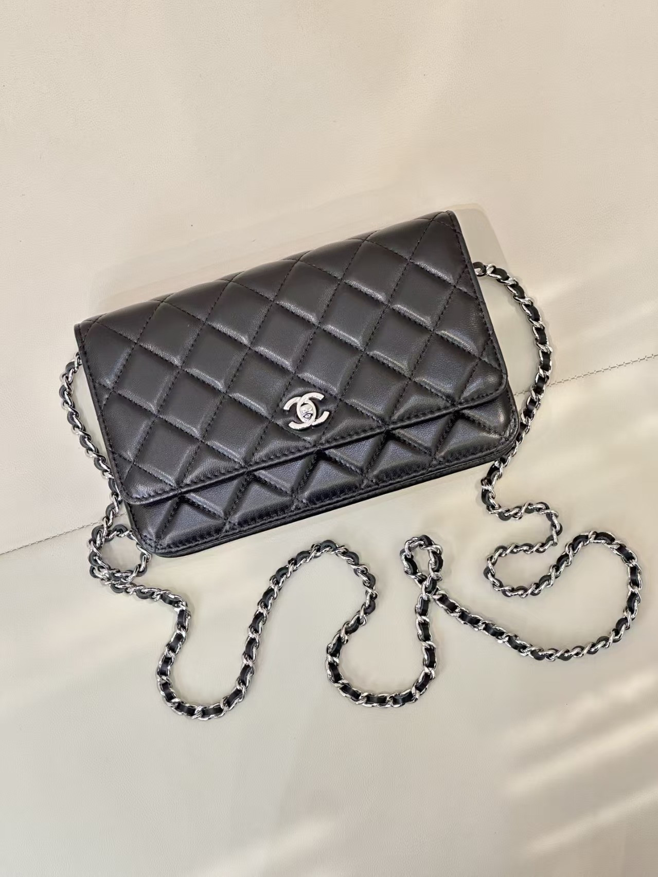 Ch**el WOC CLASSIC WALLET ON CHAIN 13x19cm
