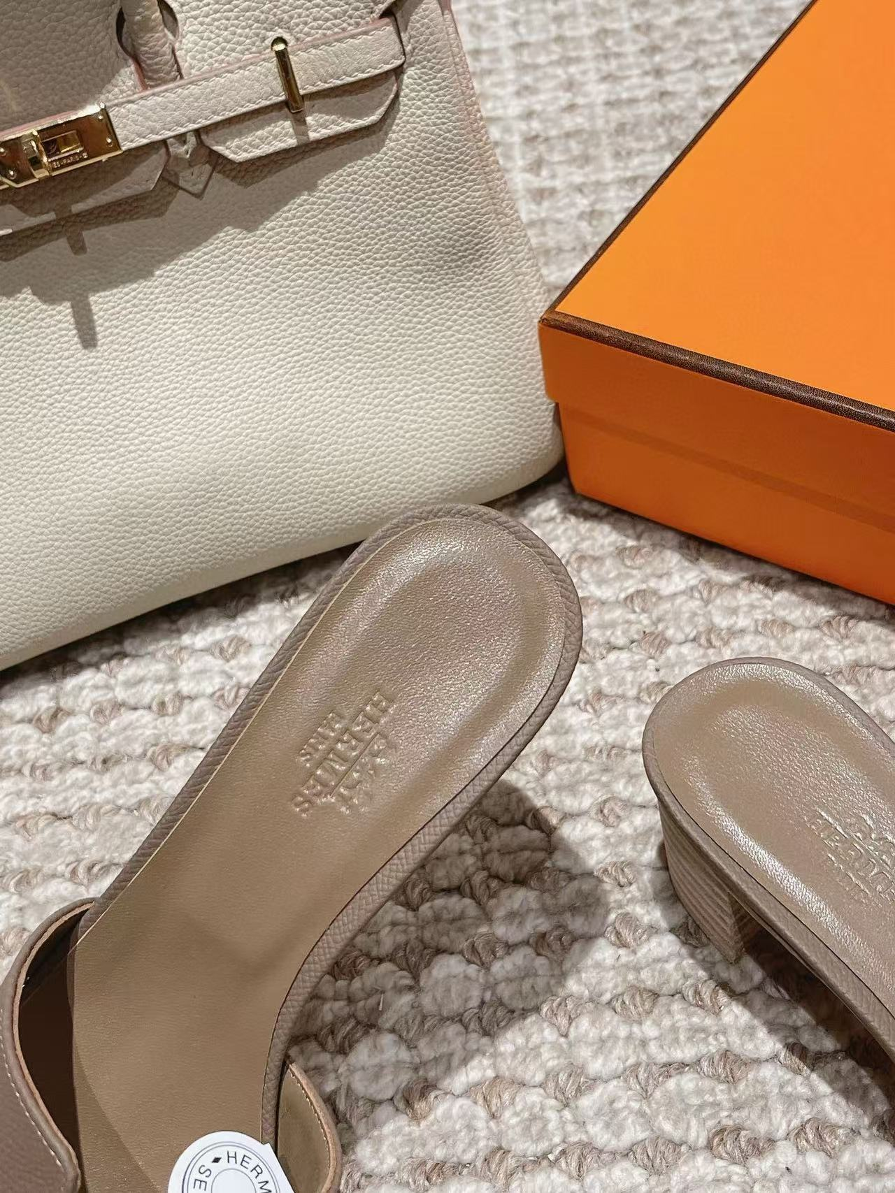 UA H**me5 Oasis sandal
