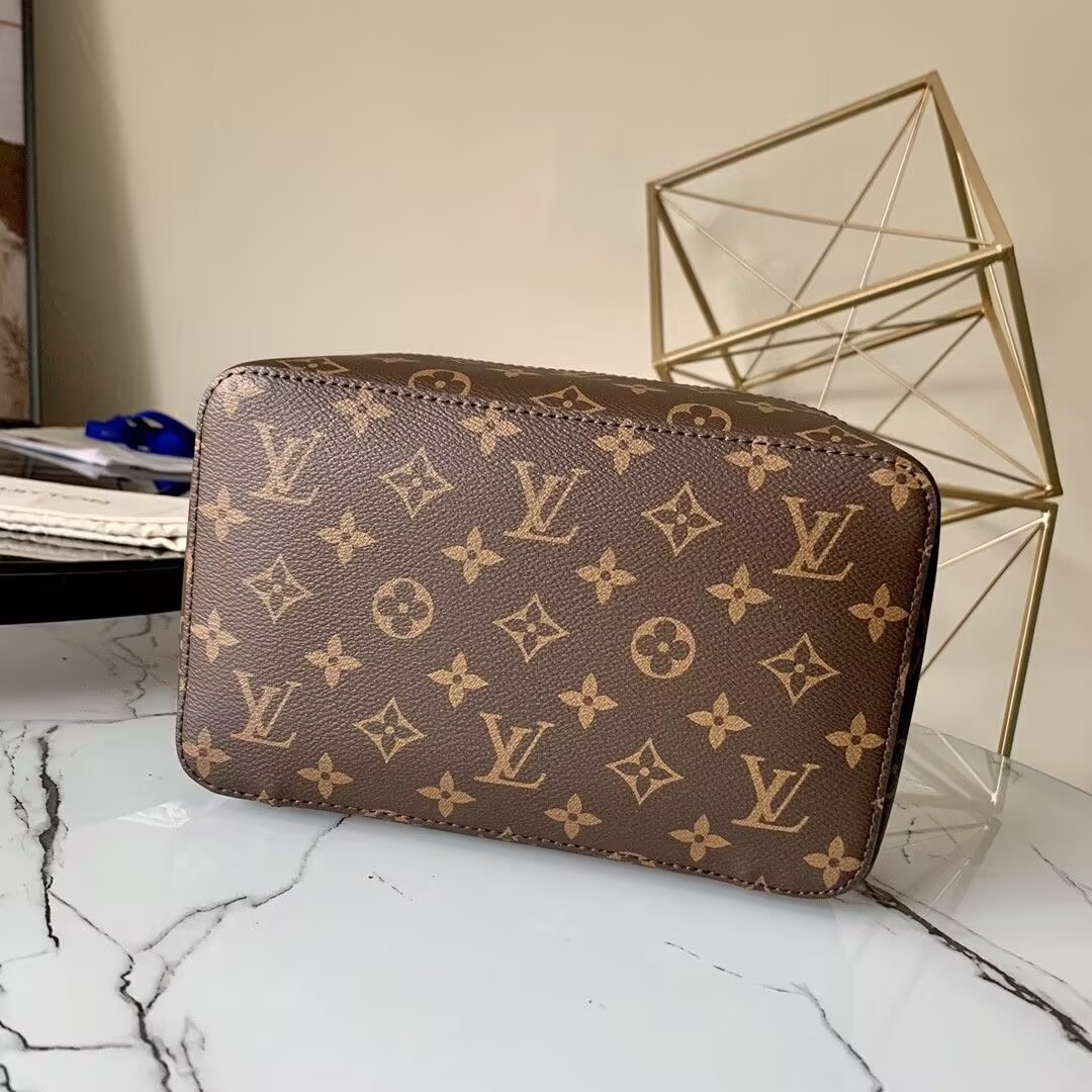 LV Packing Cube MM M43689 22.5x14x8.5cm