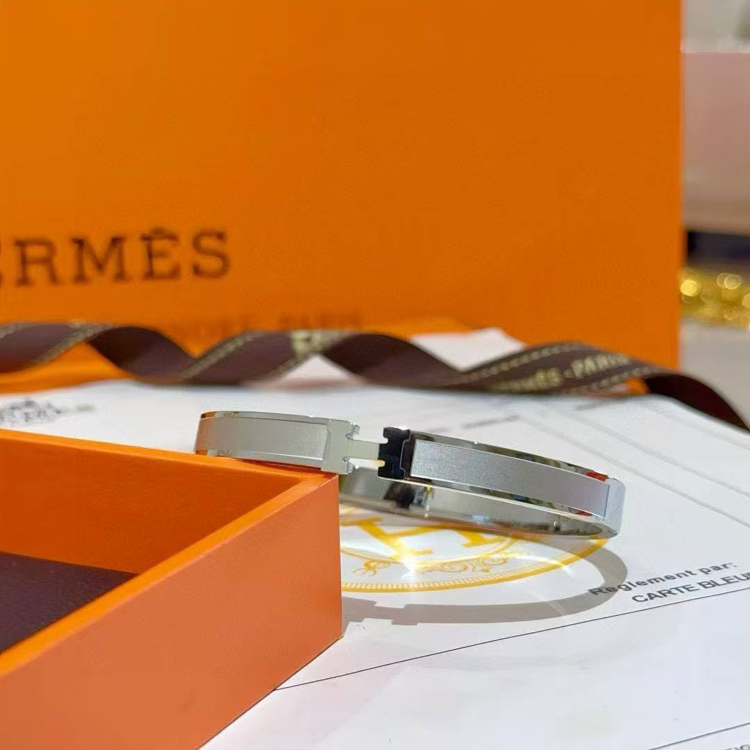 H**me5 Bracelet