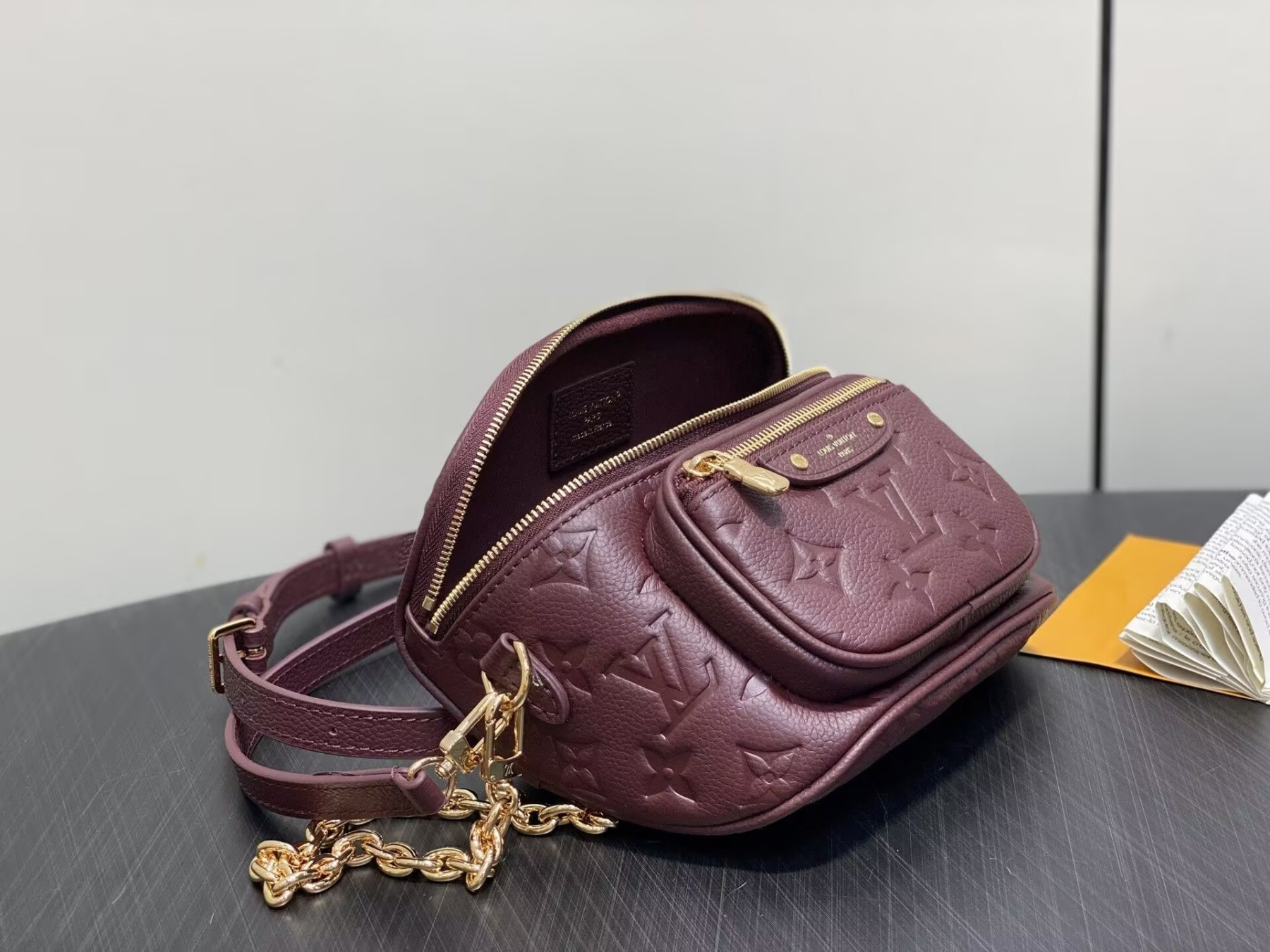 LV Mini Bumbag M13827 17x12x9.5cm