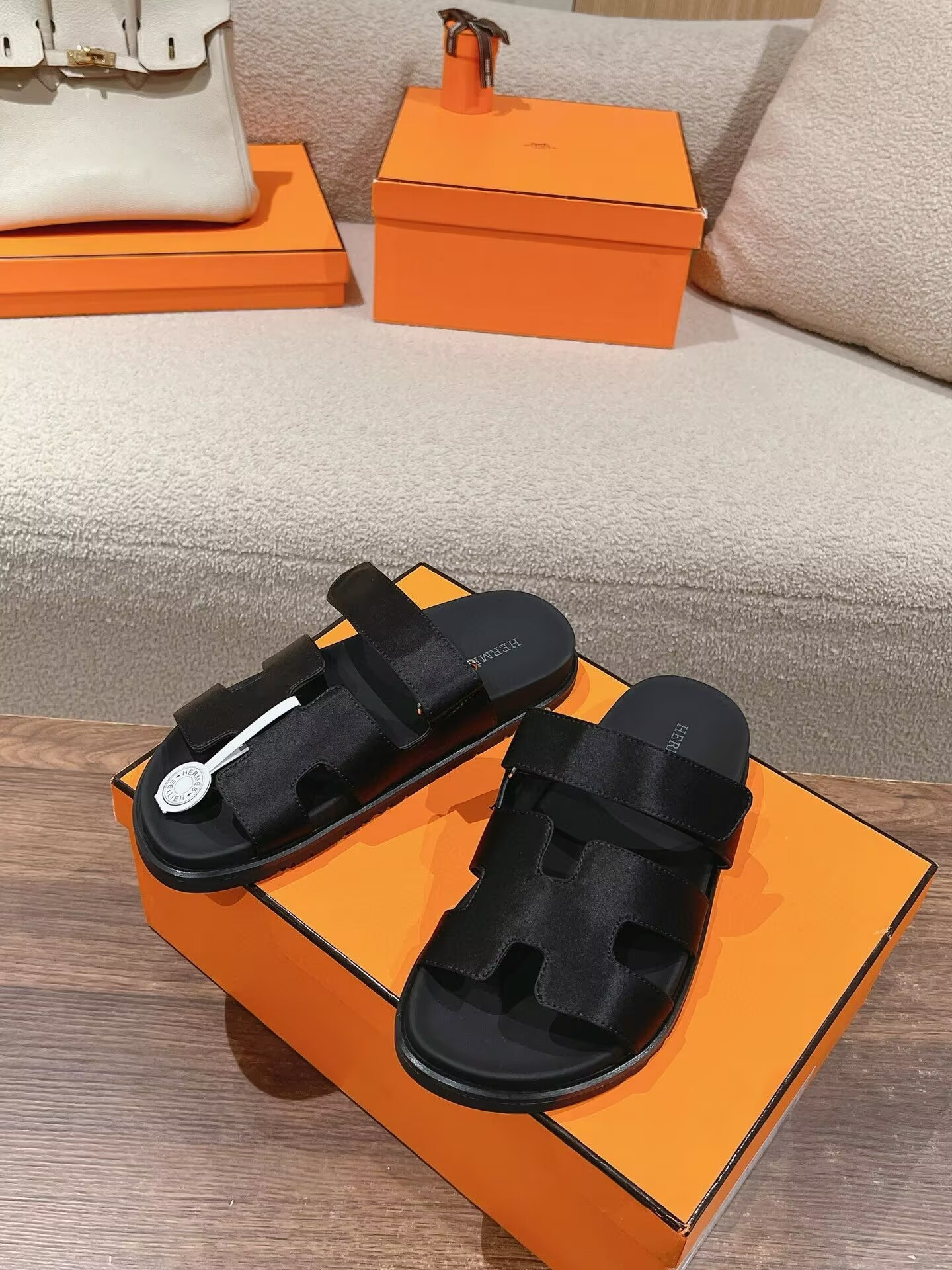 UA H**me5 Chypre Sandal