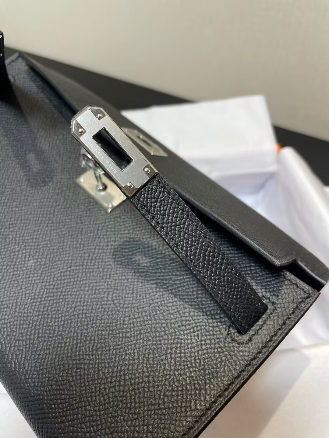 H**me5 Kelly Classique To Go wallet