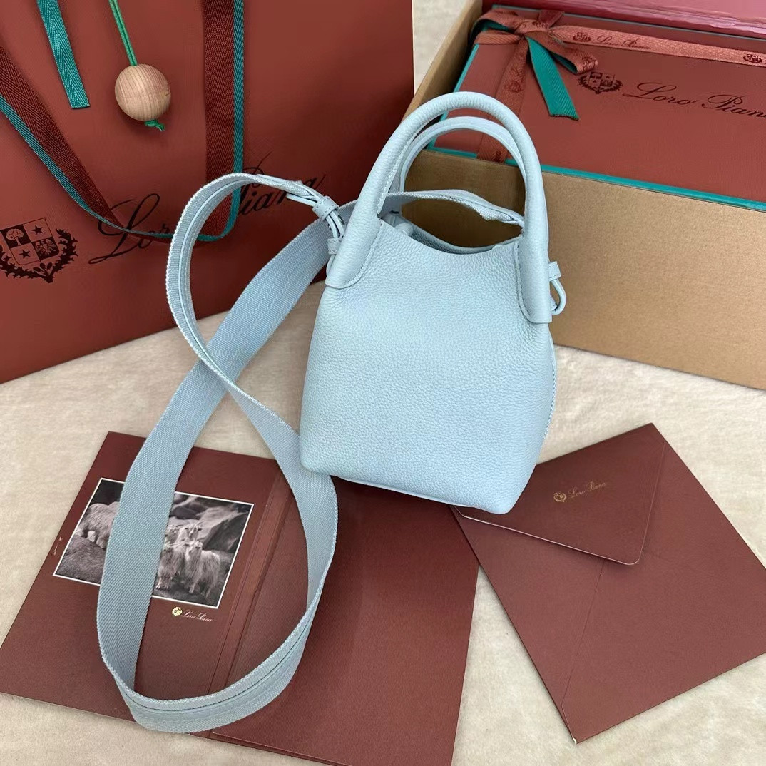 L0r0 P1ana Small Bale Bag Grained Calfskin 17 x 17 x 21 cm
