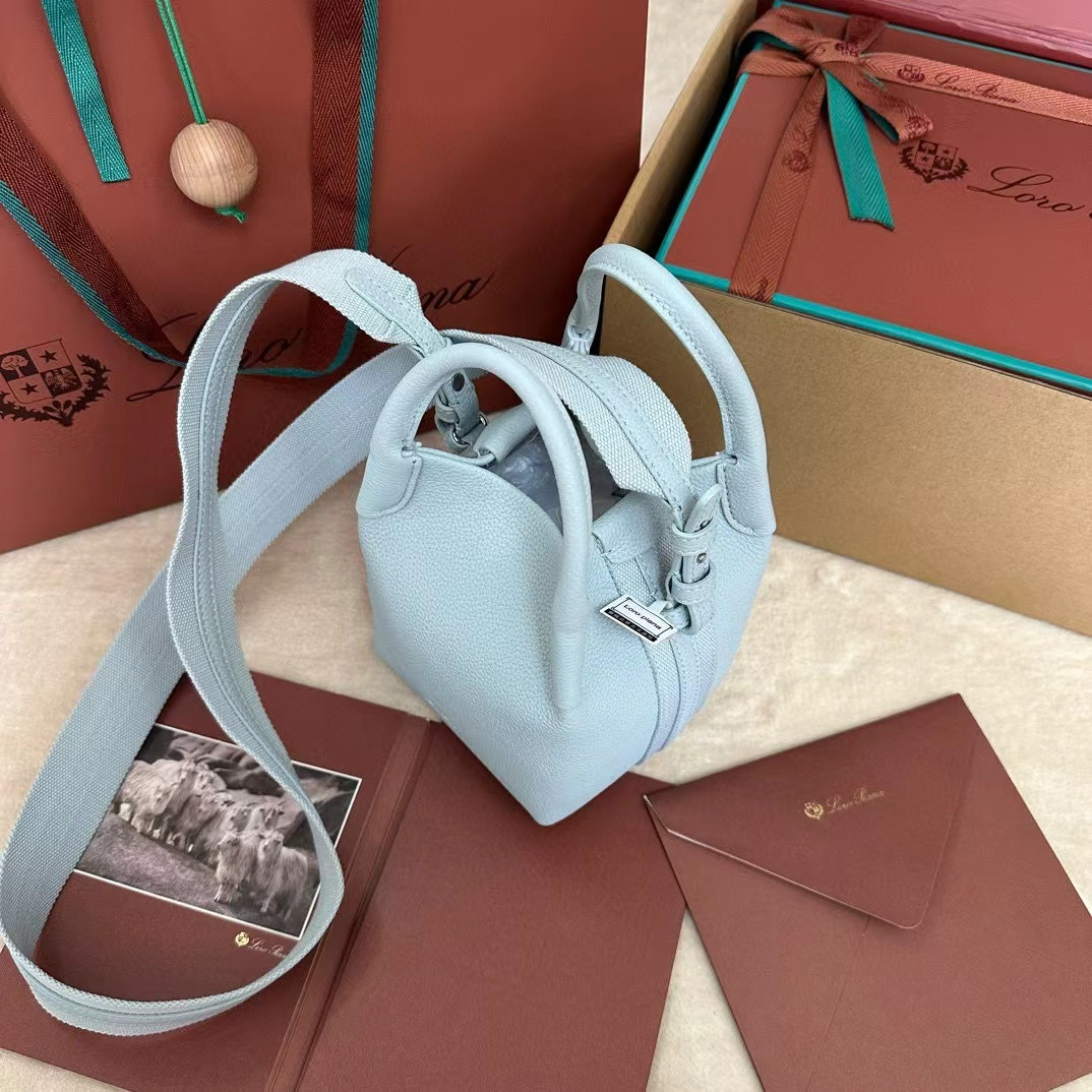 L0r0 P1ana Small Bale Bag Grained Calfskin 17 x 17 x 21 cm