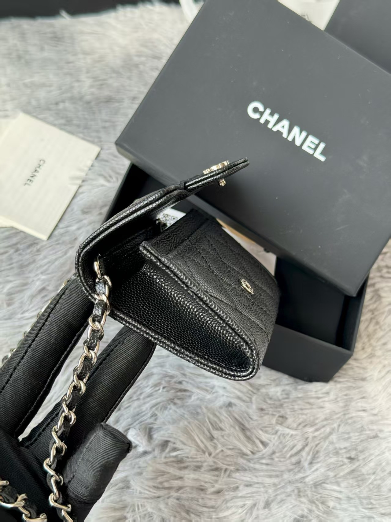 Ch**el Wallet on Chain 11x7.5x2cm