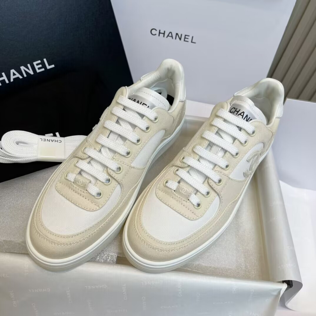 UA Ch**el SNEAKER