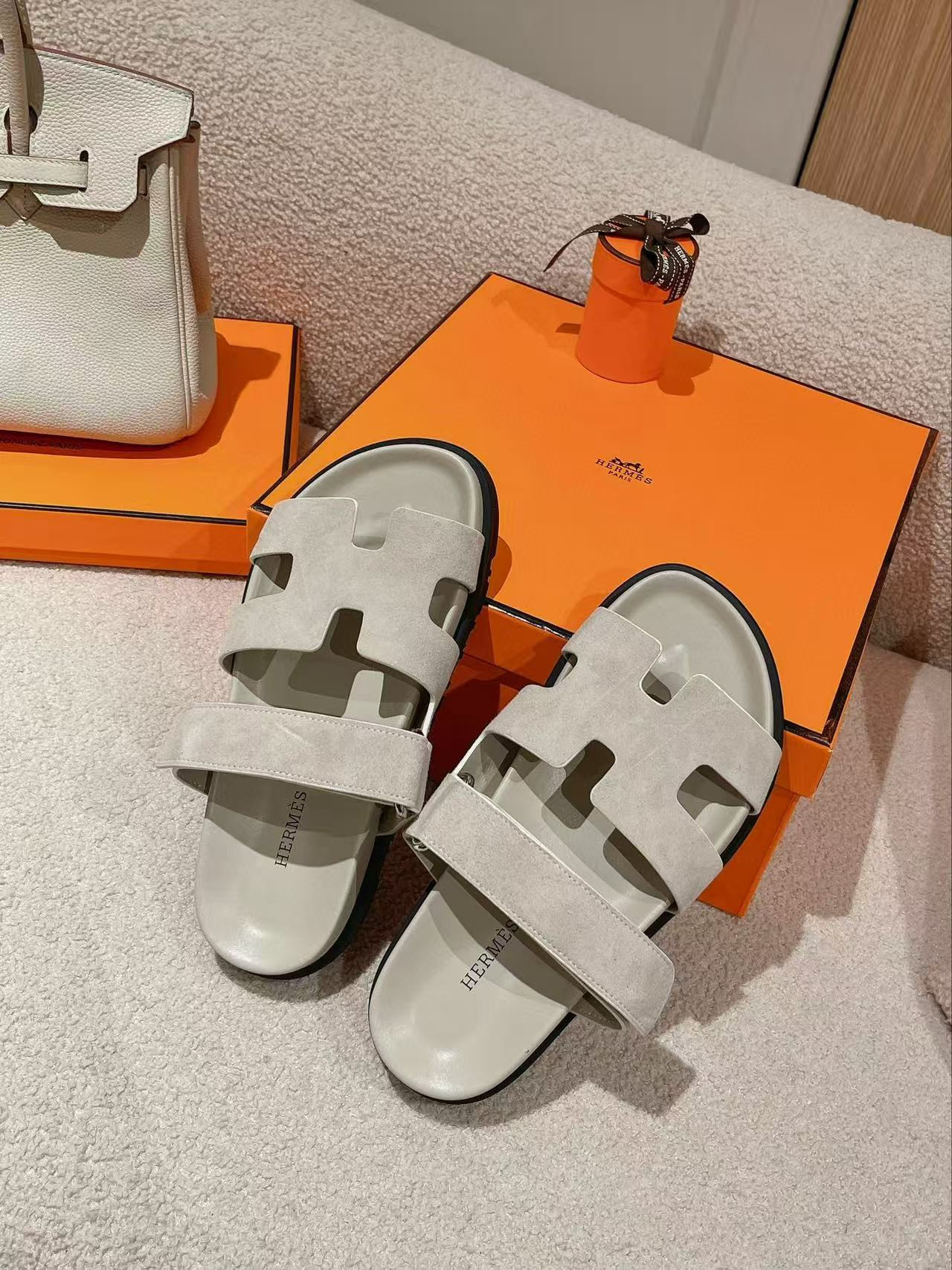 UA H**me5 Chypre Sandal