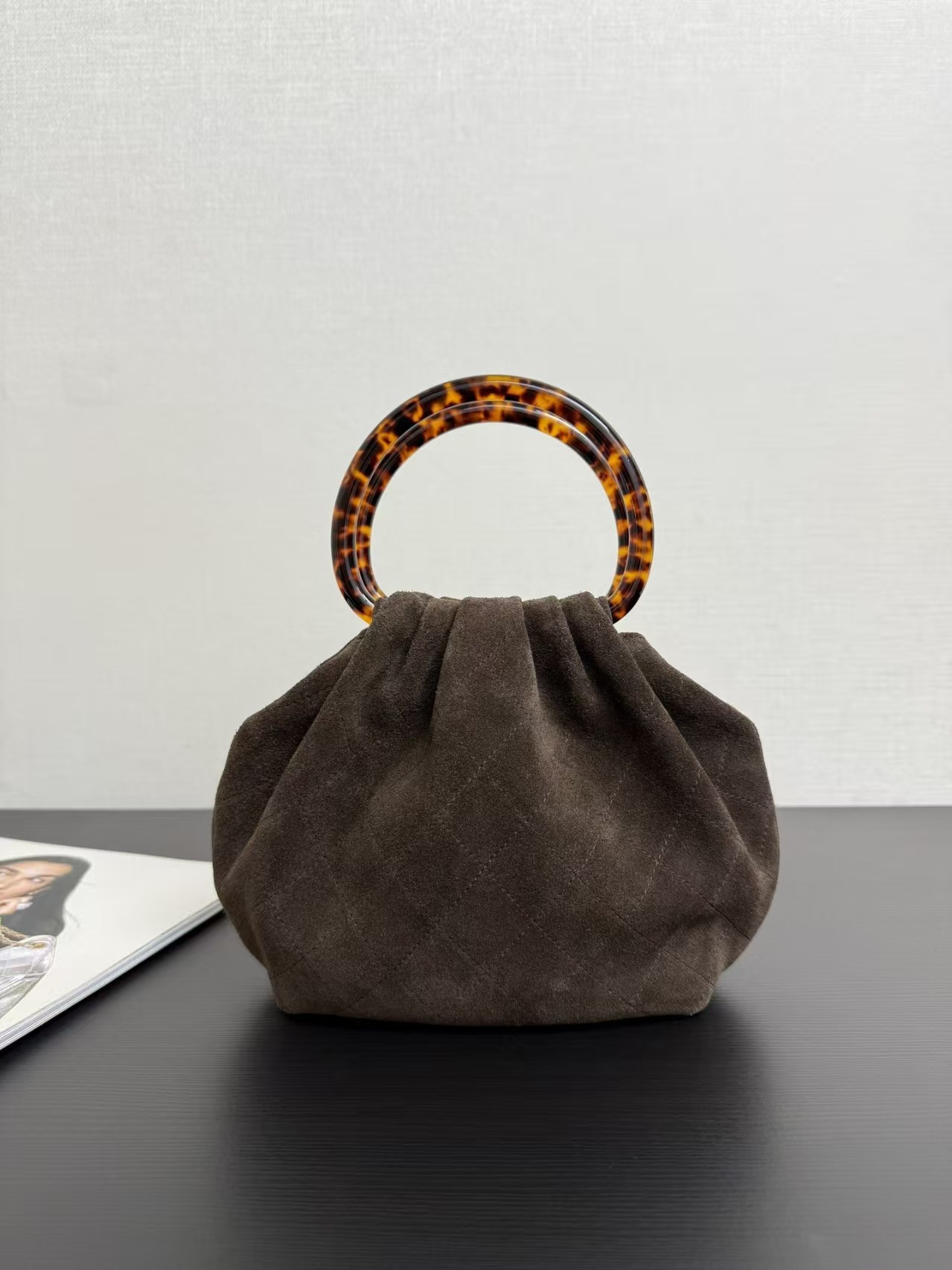 Ch**el pouch 16x26(included handle height)x4.5cm