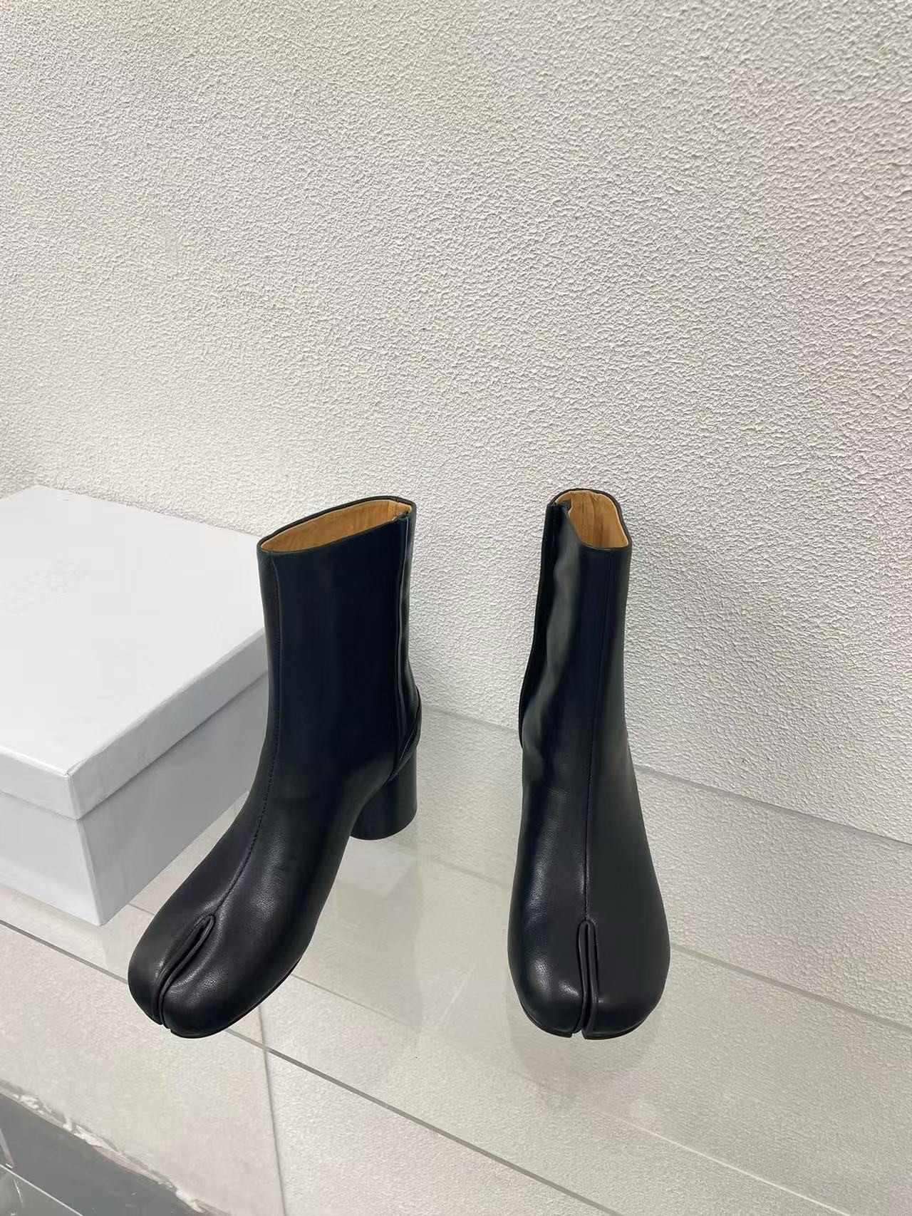 UA Ma1s0n Marg*e1a Tabi Ankle Boots