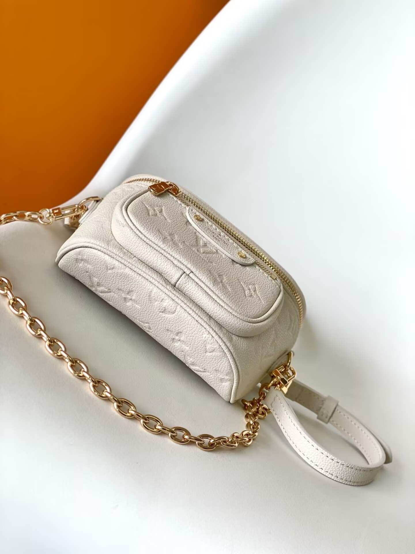 LV Mini Bumbag M83275 17x12x9.5cm