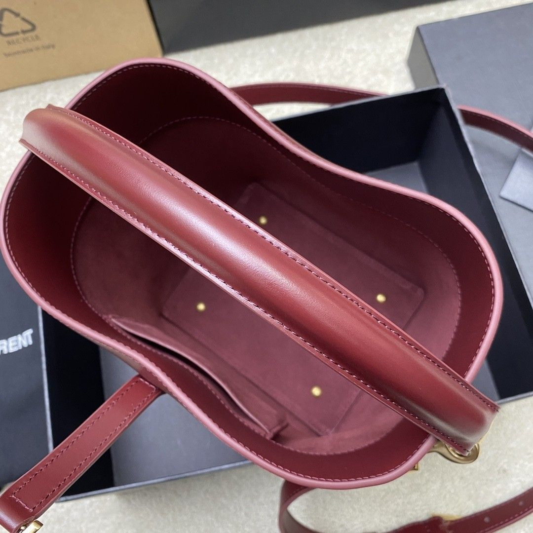 Y51 LE 37 In Shiny Leather 17x20x13cm