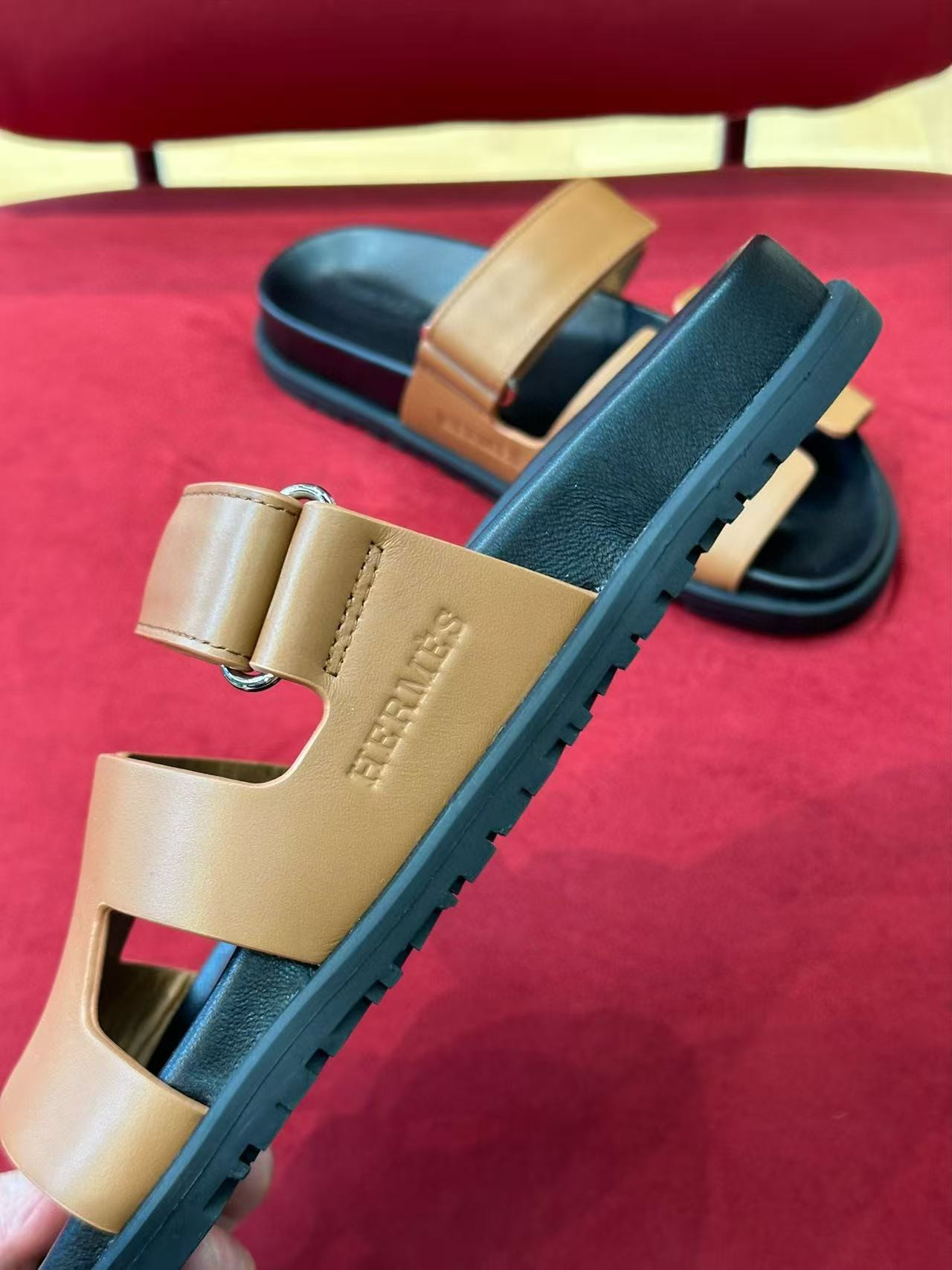UA H**me5 Chypre Sandal