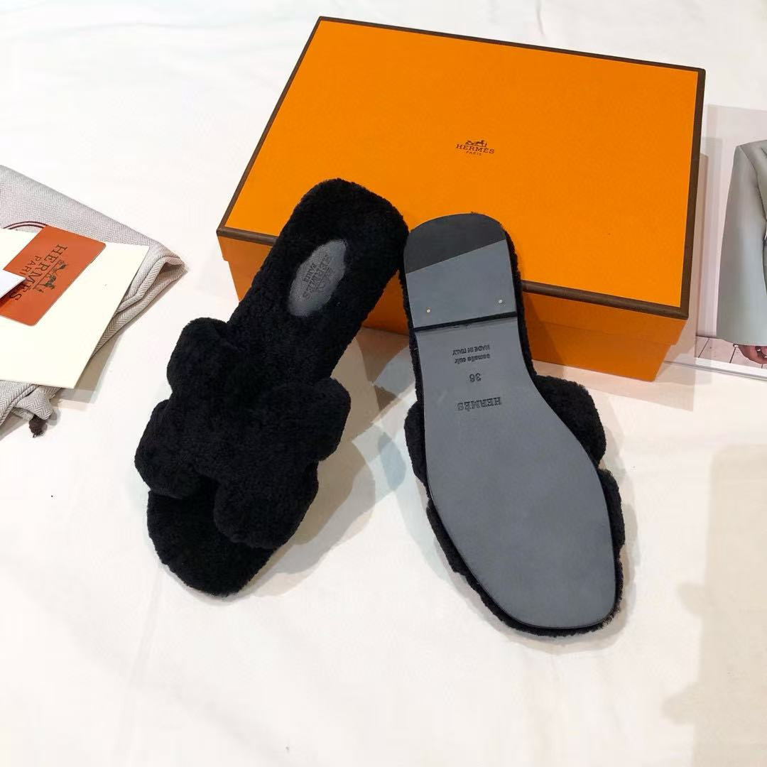 UA H**me5 Oran sandal