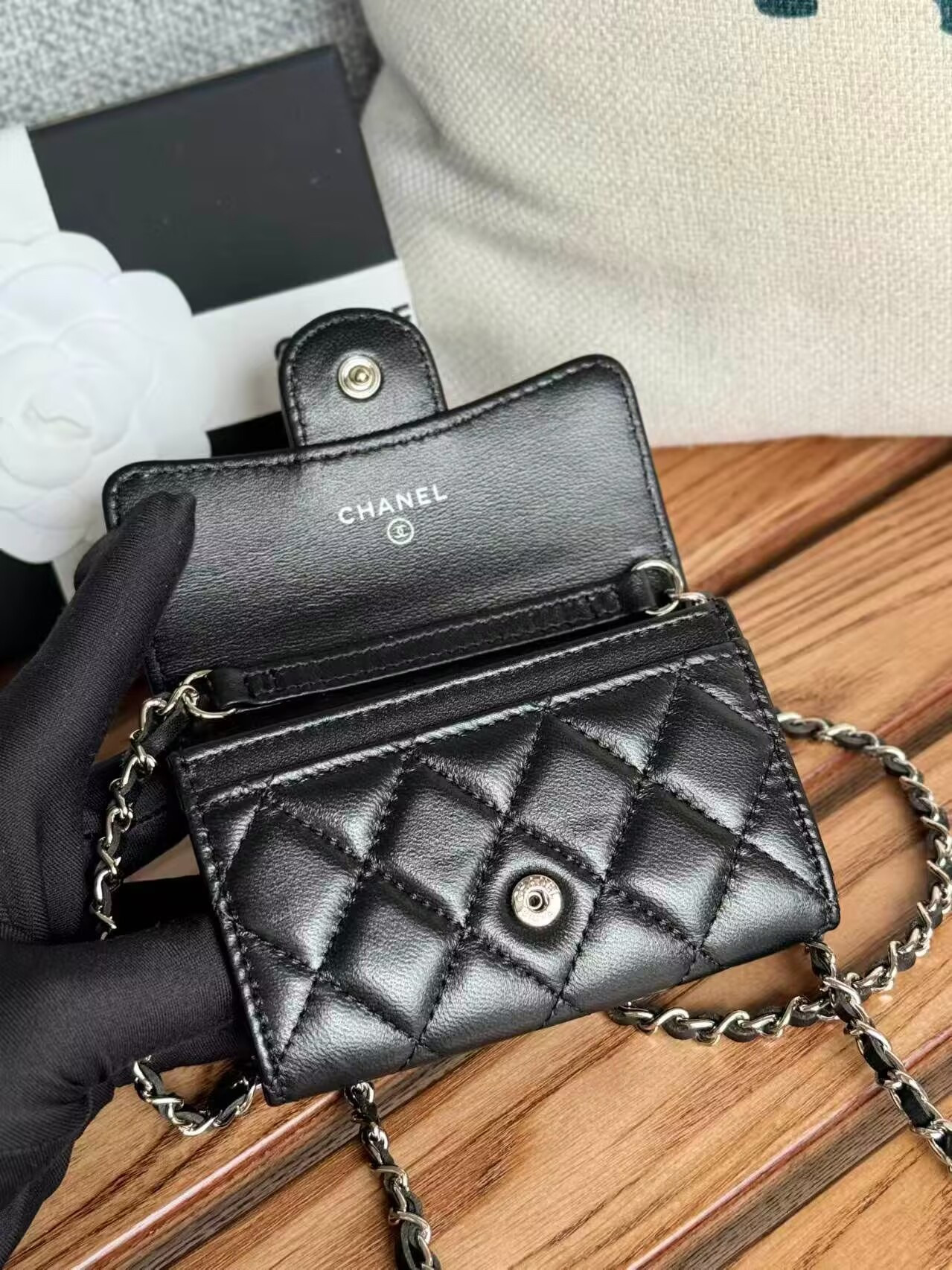 Ch**el Wallet on Chain 11x7.5x2cm