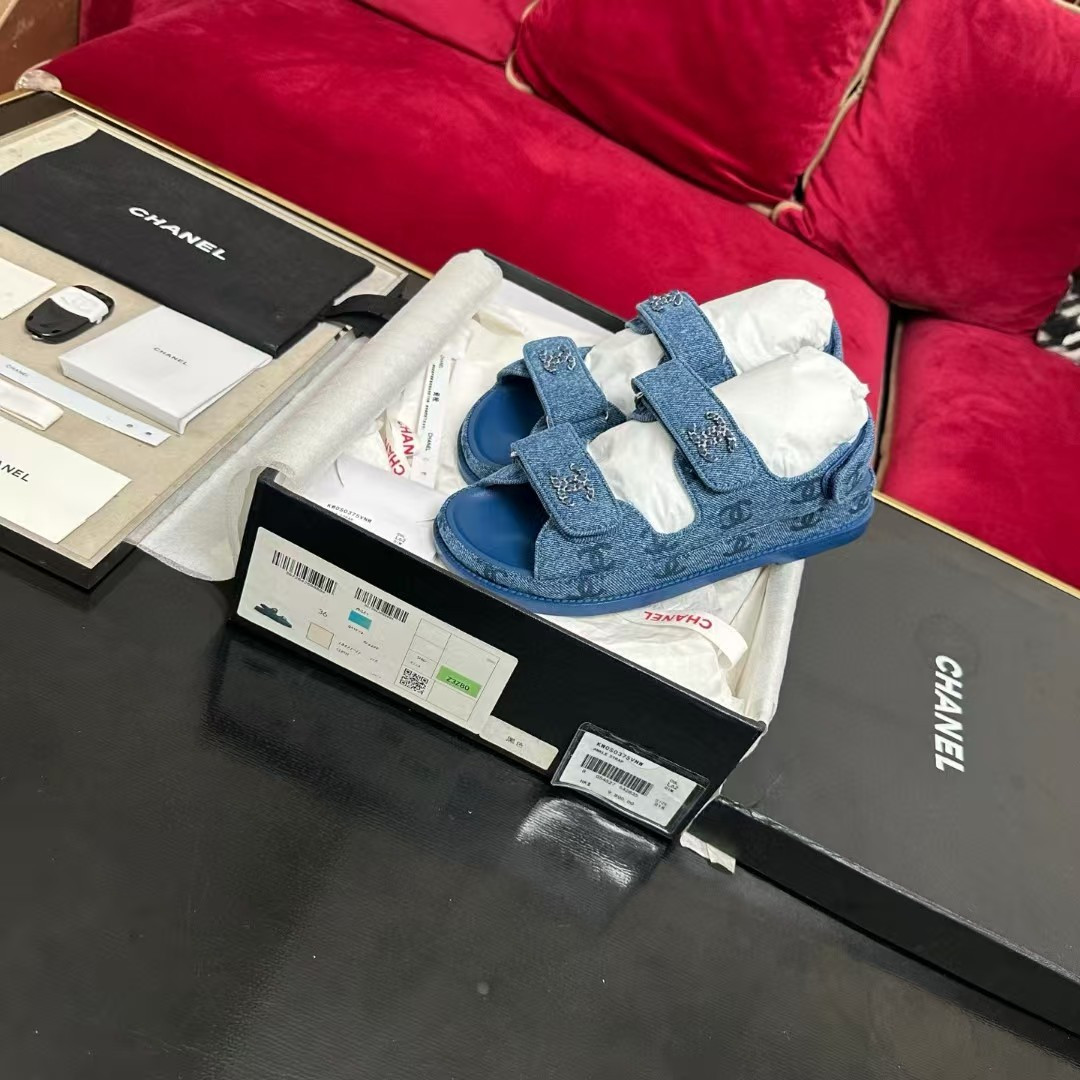 UA Ch**el Slides